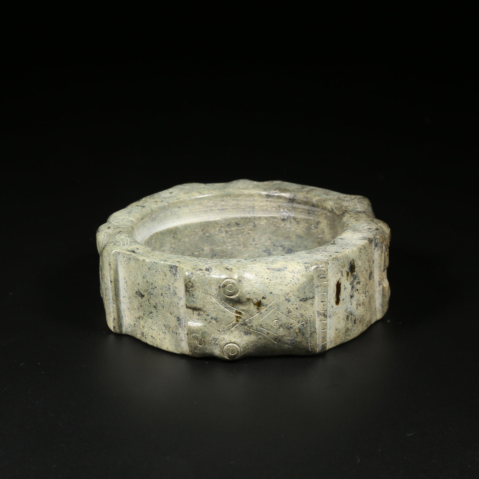 A ANCIENT JADE BRACELET FROM LIANGZHU CULTURE (1 of 9)