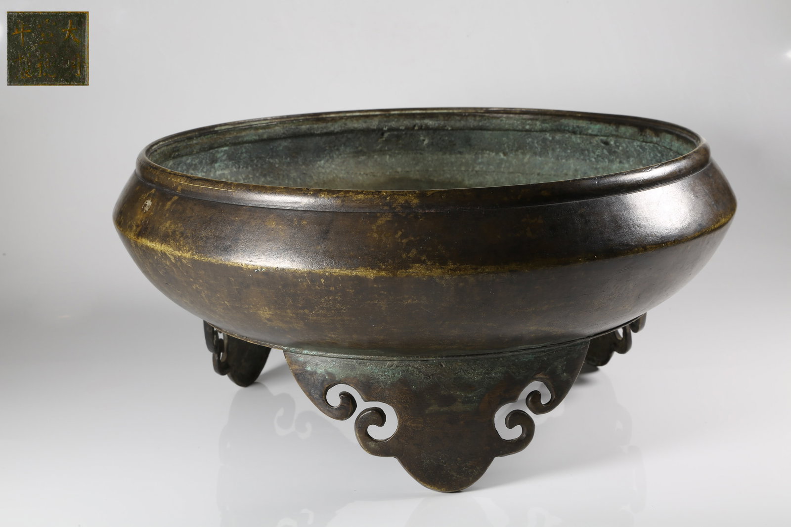 A BRONZE CENSER WITH RUYI-SHAPED FEET (1 of 9)