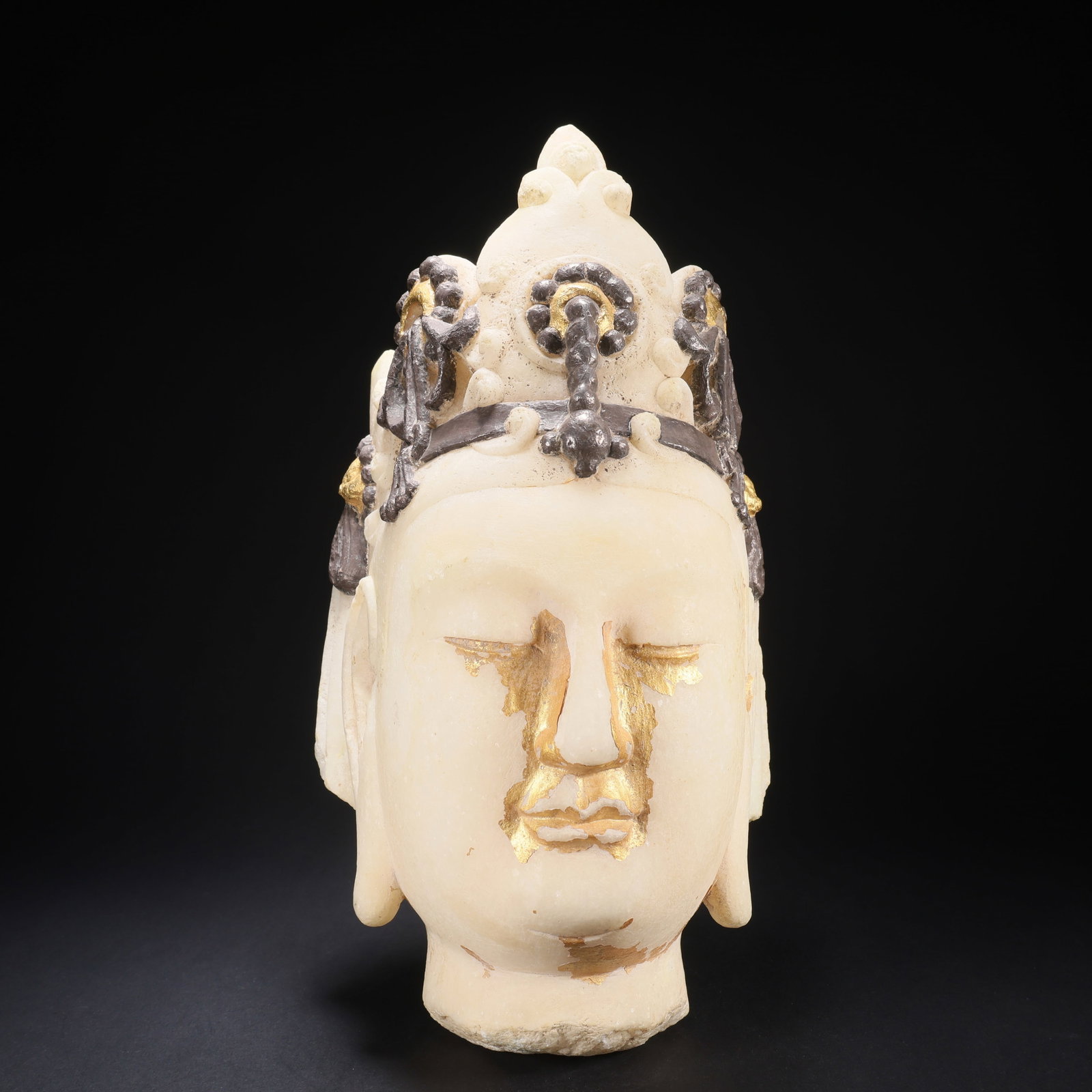 A WHITE MARBLE BUDDHA HEAD INLAID WITH GOLD AND SILVER (1 of 9)