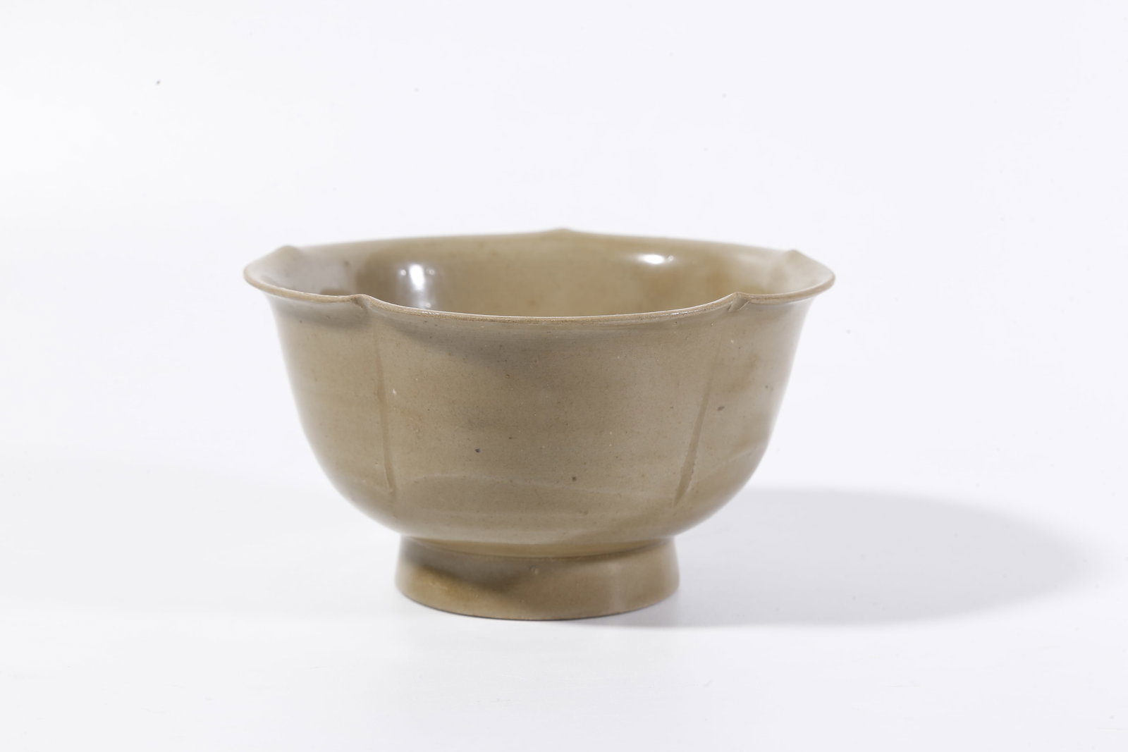 A YUE WARE BOWL WITH FLARED RIM: Yue Ware Bowl with Flared Rim