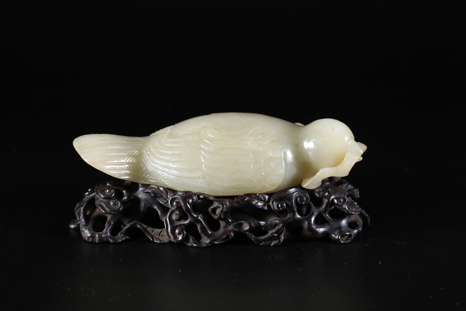 A HETIAN JADE CARVED BIRD-FORM ORNAMENT (1 of 10)