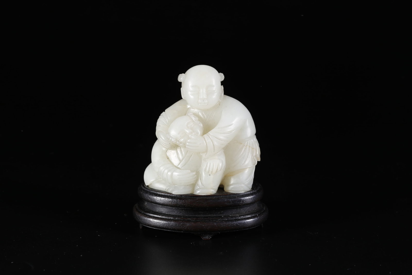 A HETIAN JADE CARVED TWIN CHILD FIGURES ORNAMENT: Hetian Jade Carved Twin Child Figures Ornament