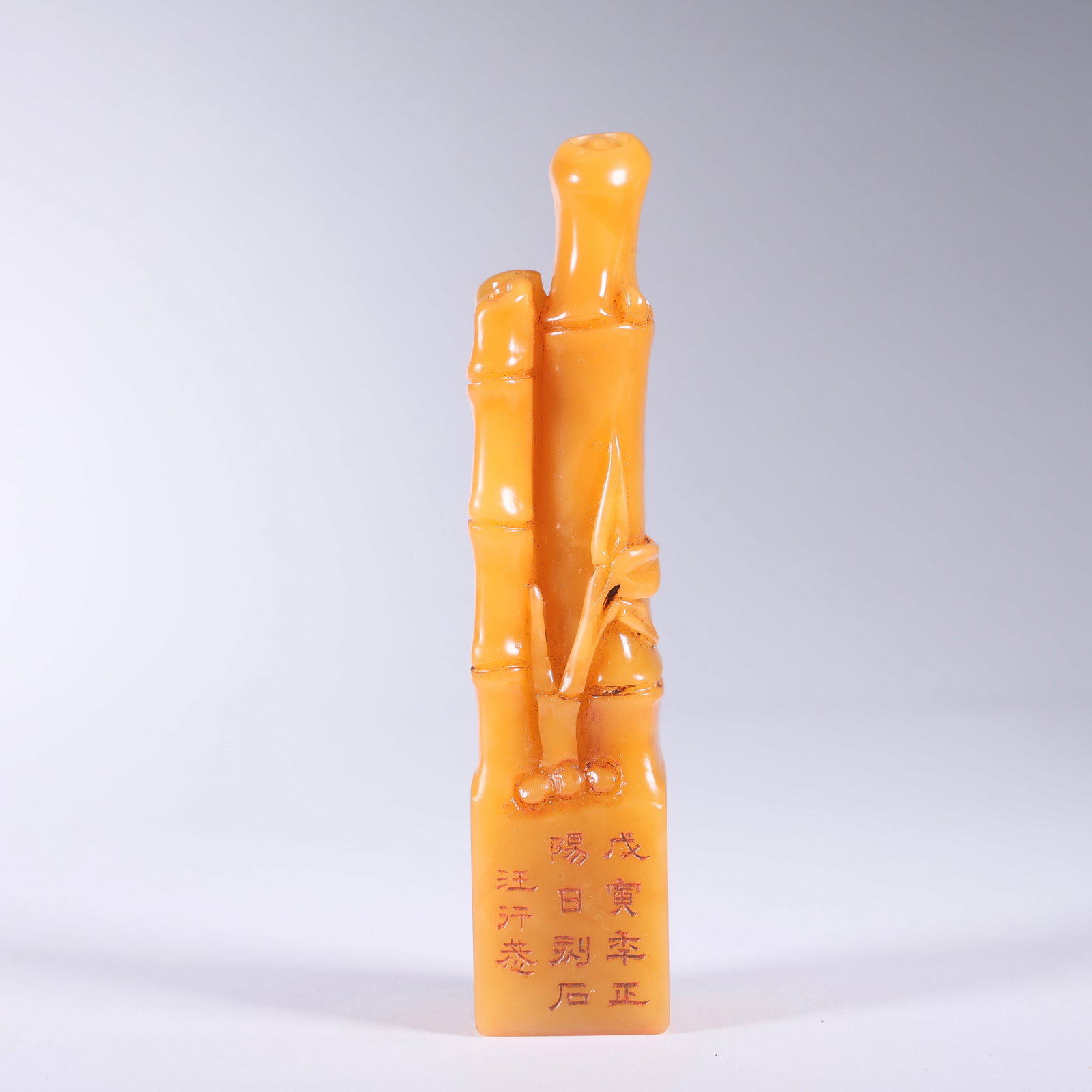 A TIANHUANG STONE SEAL WITH BAMBOO-JOINT KNOB (1 of 9)