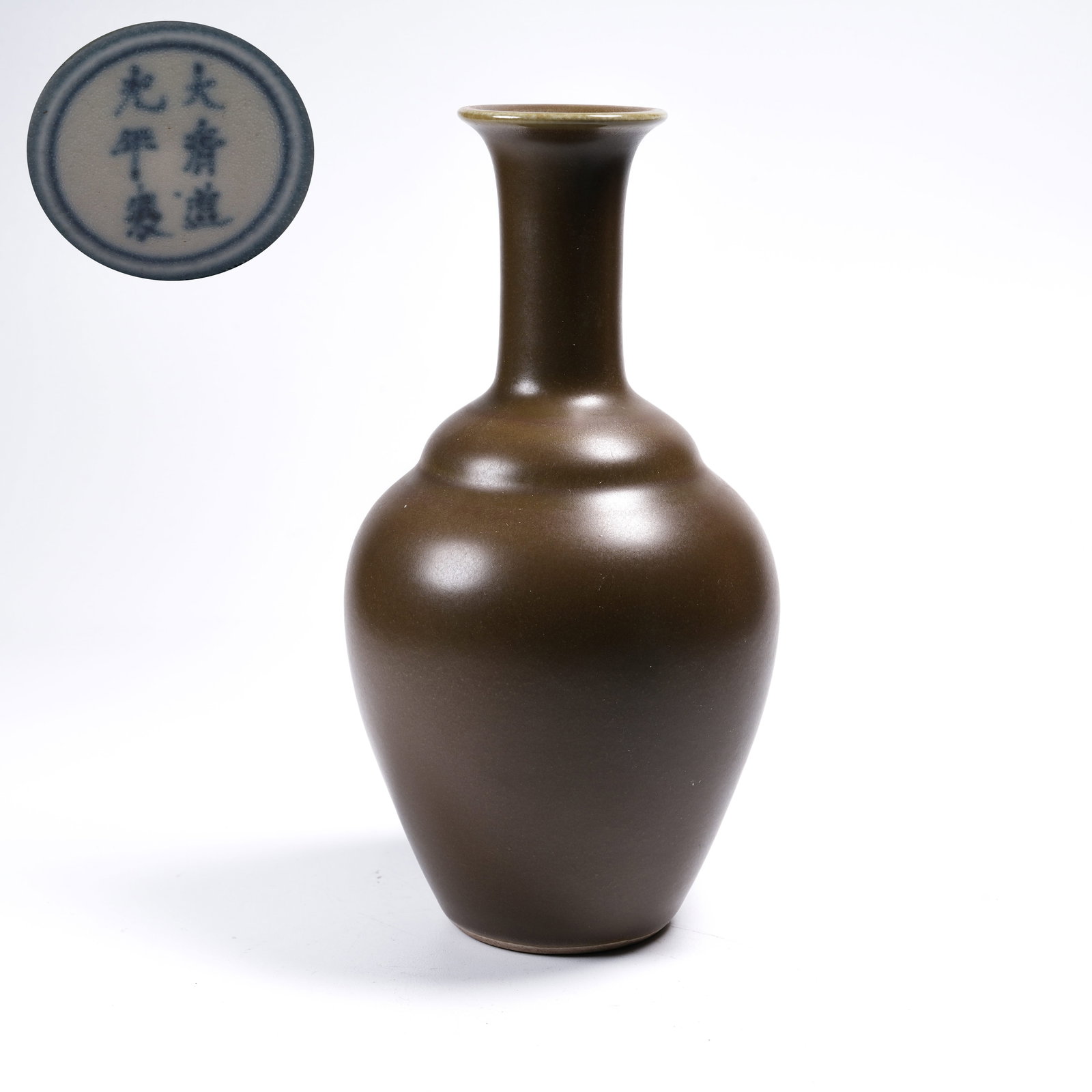 A TEA-DUST GLAZED PRIZE VASE (1 of 9)