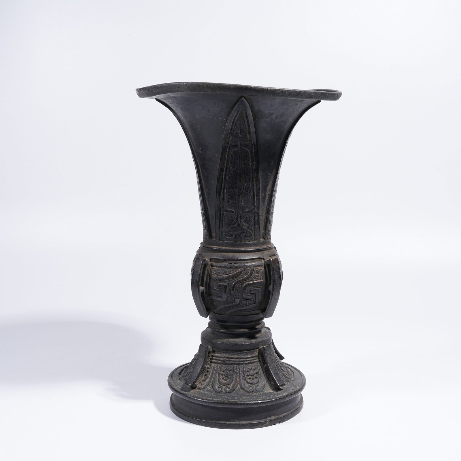 A BRONZE HU VASE WITH EVERTED MOUTH AND ANTIQUITIES PATTERN (1 of 9)