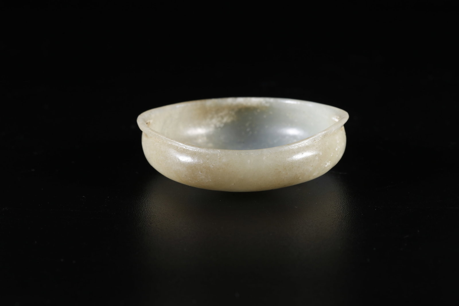 A HETIAN JADE INCENSE BURNER WITH DOUBLE BRIDGE HANDLES (1 of 8)