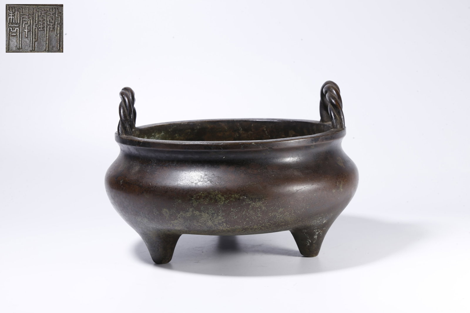 A BRONZE TRIPOD INCENSE BURNER WITH DOUBLE BRIDGE HANDLES (1 of 10)