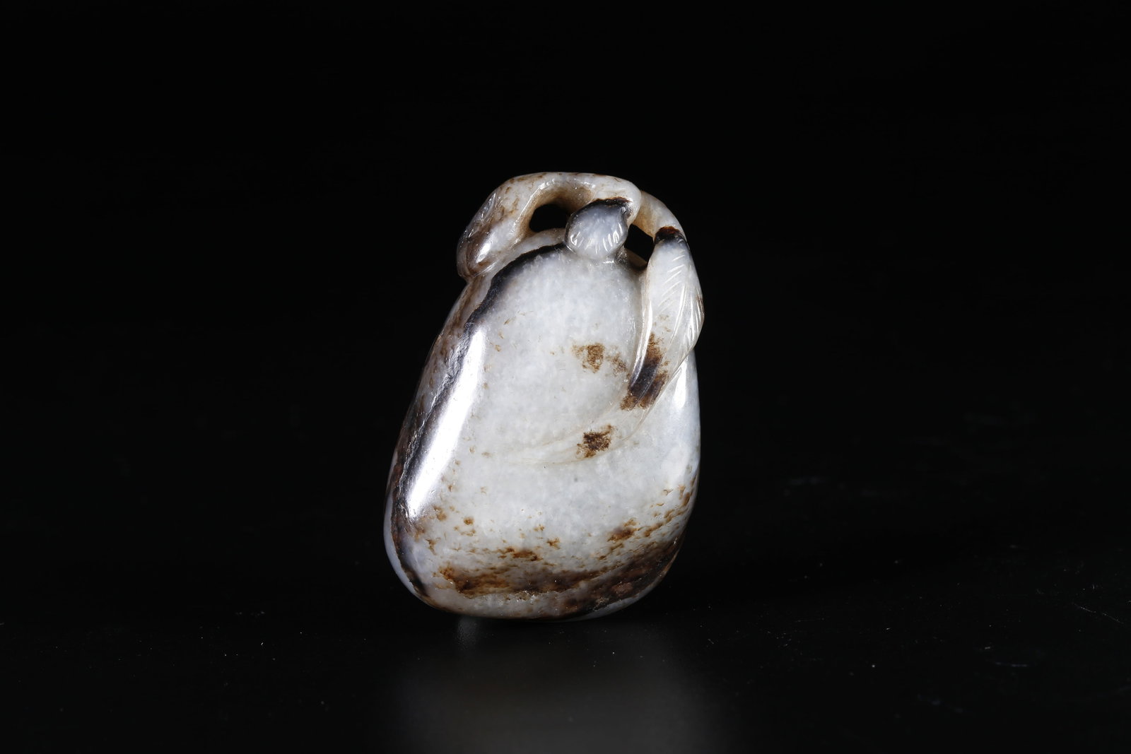 A HETIAN JADE PENDANT IN MELON AND FRUIT SHAPE (1 of 10)