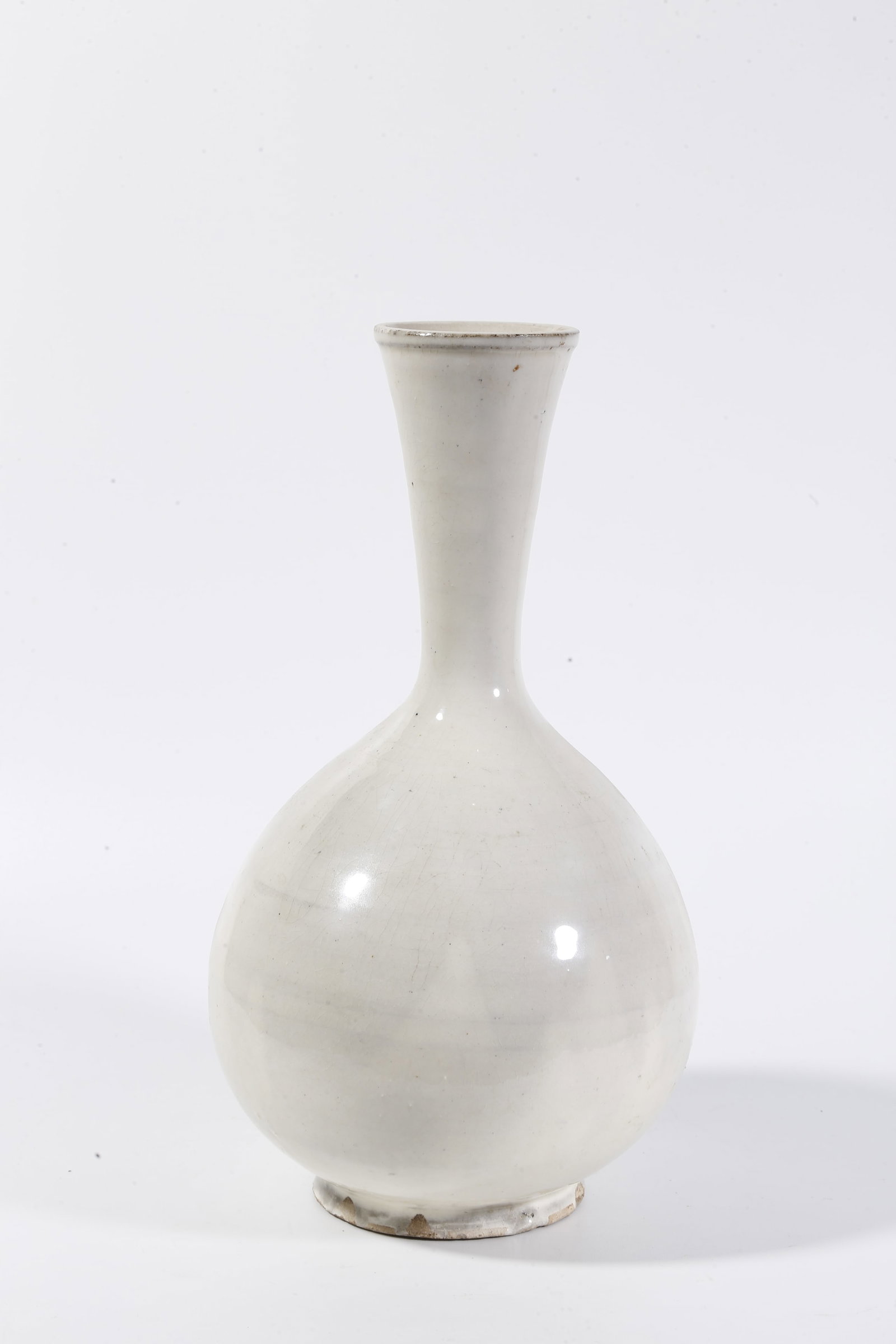 A DING WARE SHANGPING VASE: Ding Ware Shangping Vase