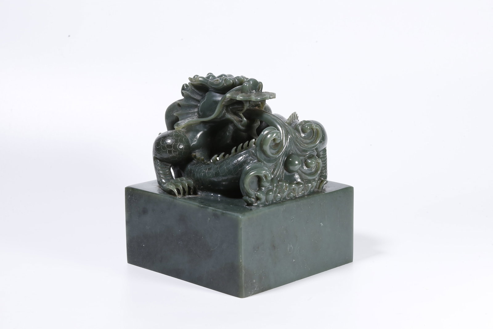 A HETIAN GREEN JADE CARVED DRAGON-PATTERN SEAL (1 of 10)