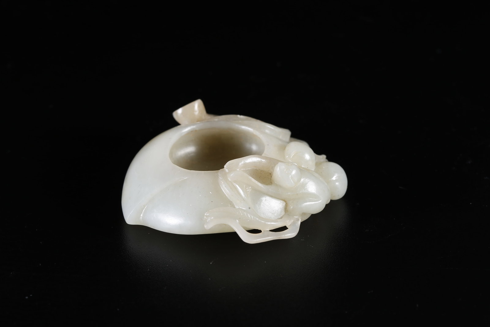 A HETIAN JADE PEACH-SHAPED WATER DROPPER (1 of 9)