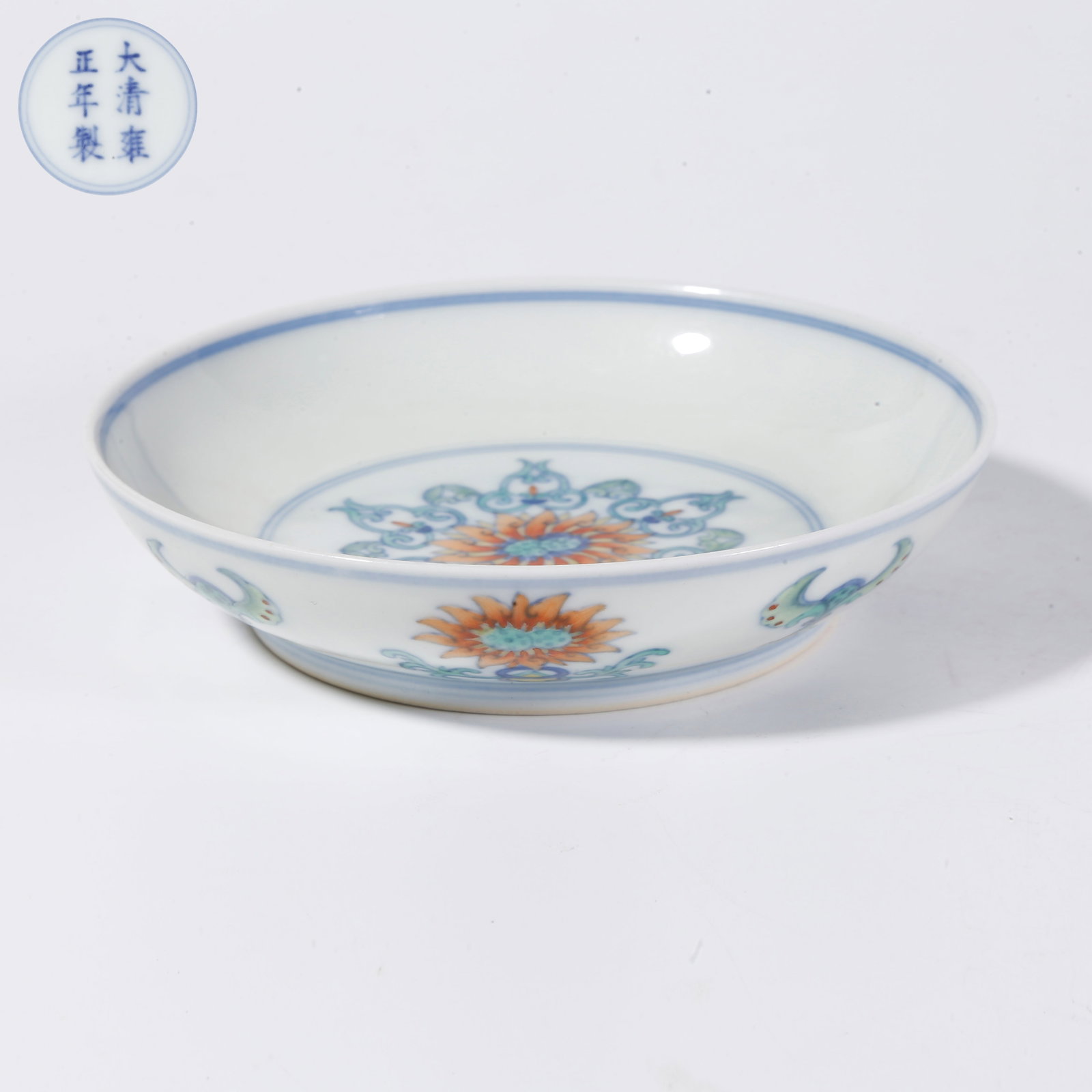 A DOUCAI PLATE WITH INTERTWINING FLORAL MOTIFS (1 of 9)
