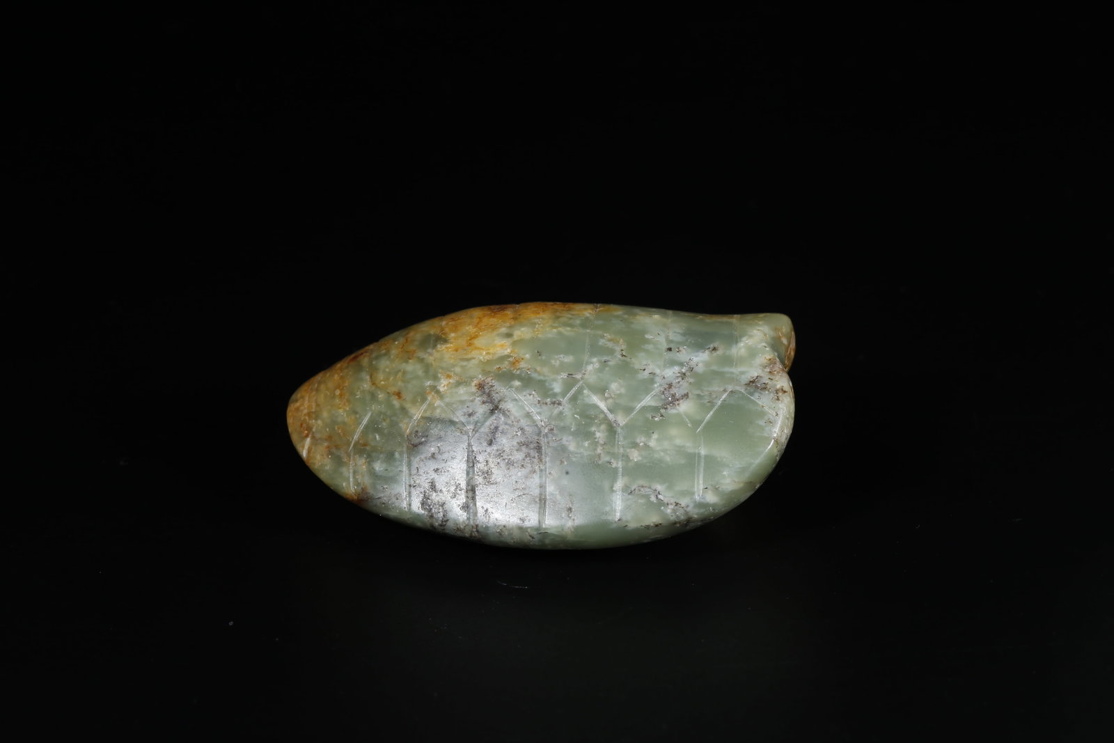A ANCIENT JADE CARVED TURTLE-SHELL-SHAPED ORNAMENT (1 of 9)