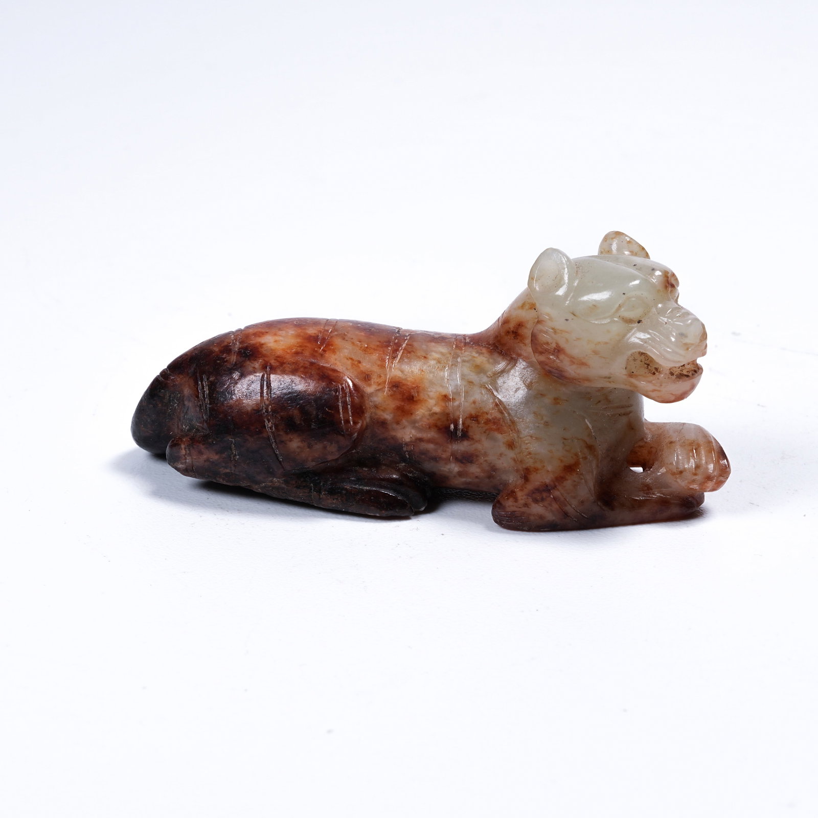 A ARCHAIC JADE TIGER ORNAMENT (1 of 8)