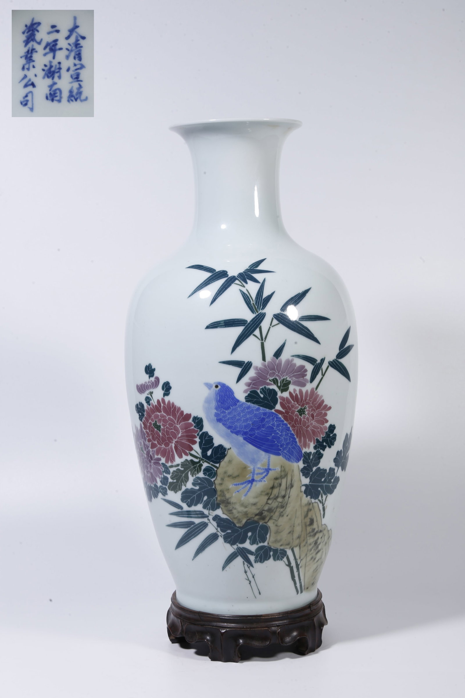 A FAMILLE ROSE VASE WITH FLOWER-AND-BIRD DECORATION (1 of 11)