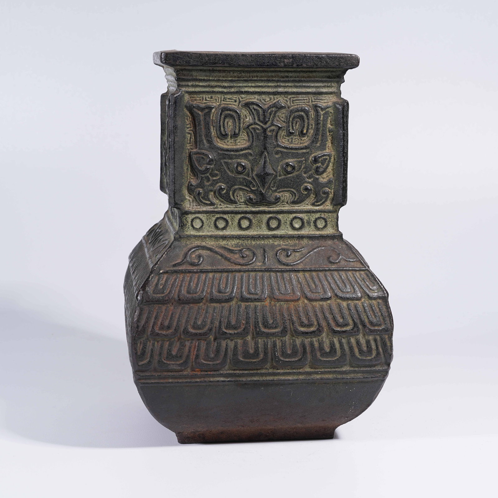 A BRONZE "CHU JI" RITUAL VESSEL WITH BEAST-FACE DECORATION AND FISH-BASKET FORM (1 of 9)