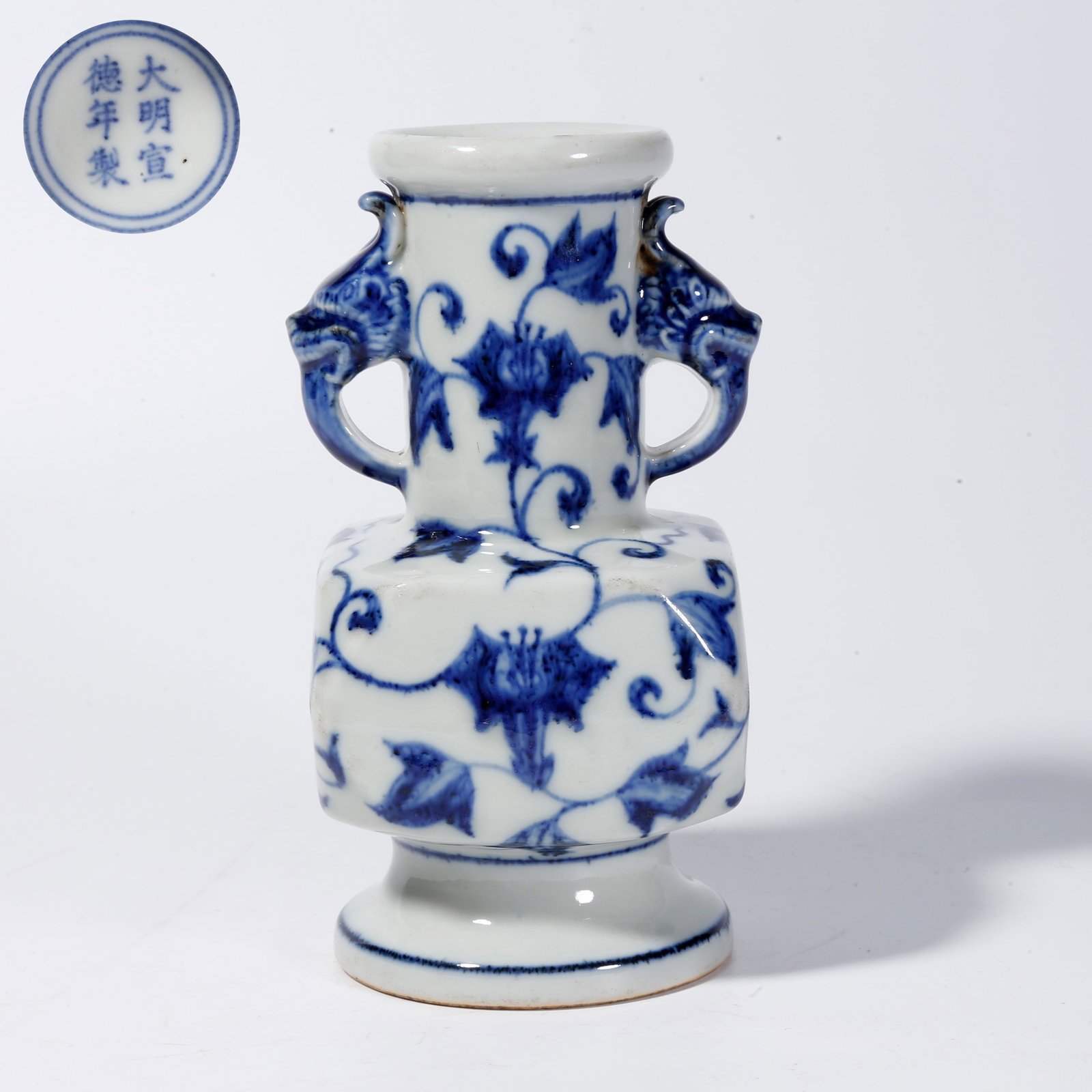 A BLUE-AND-WHITE DOUBLE-BEAST EAR VASE (1 of 11)