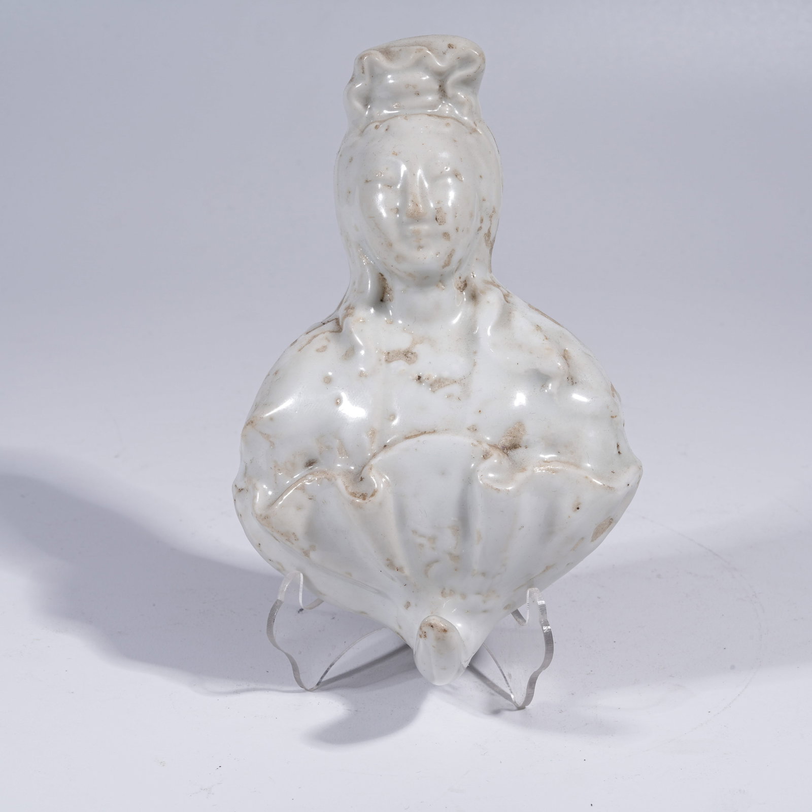 A WHITE PORCELAIN GUANYIN WALL ORNAMENT (1 of 7)