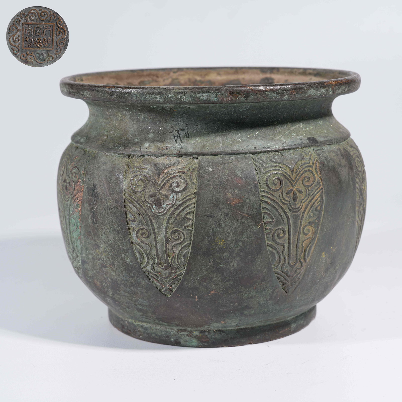 A BRONZE BOGUWEN-PATTERNED CENSER: Bronze Boguwen-Patterned Censer