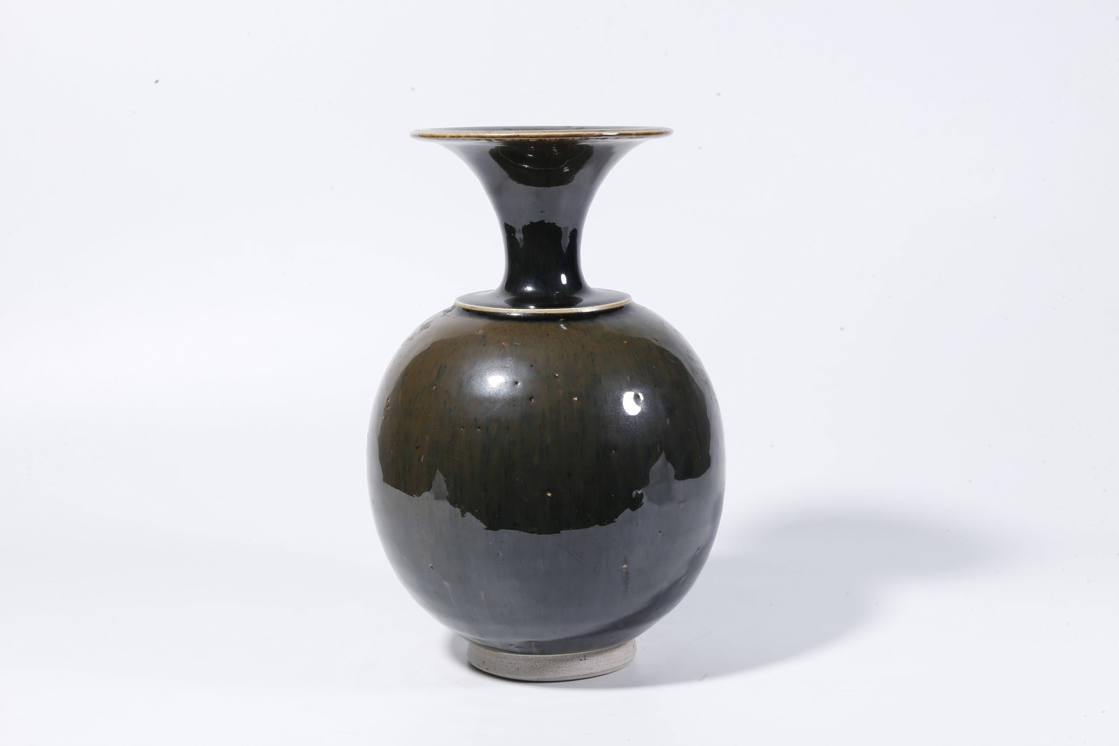 A OLD KILN VASE WITH FLARED MOUTH (1 of 9)