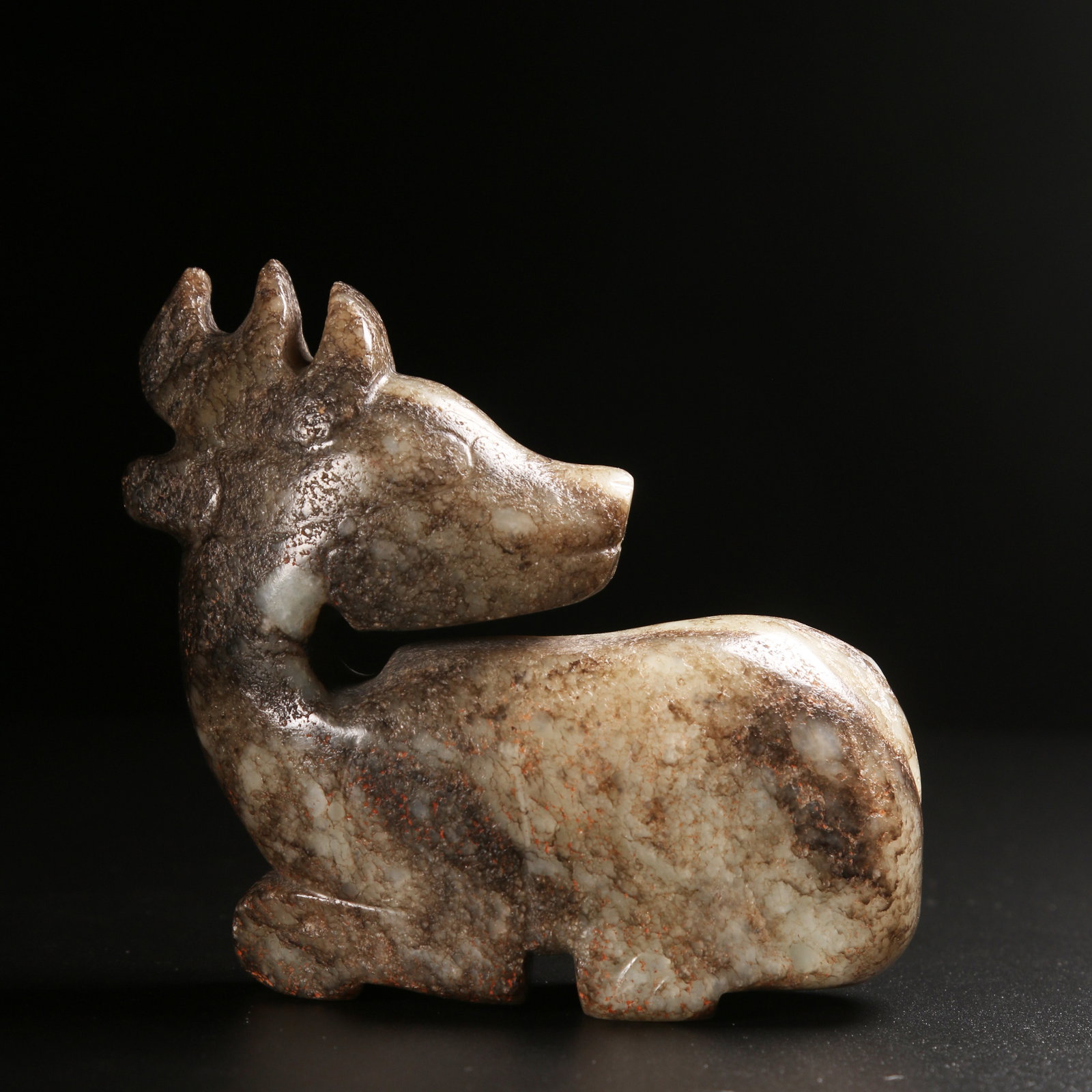 A ANCIENT JADE DEER-SHAPED ORNAMENT (1 of 9)