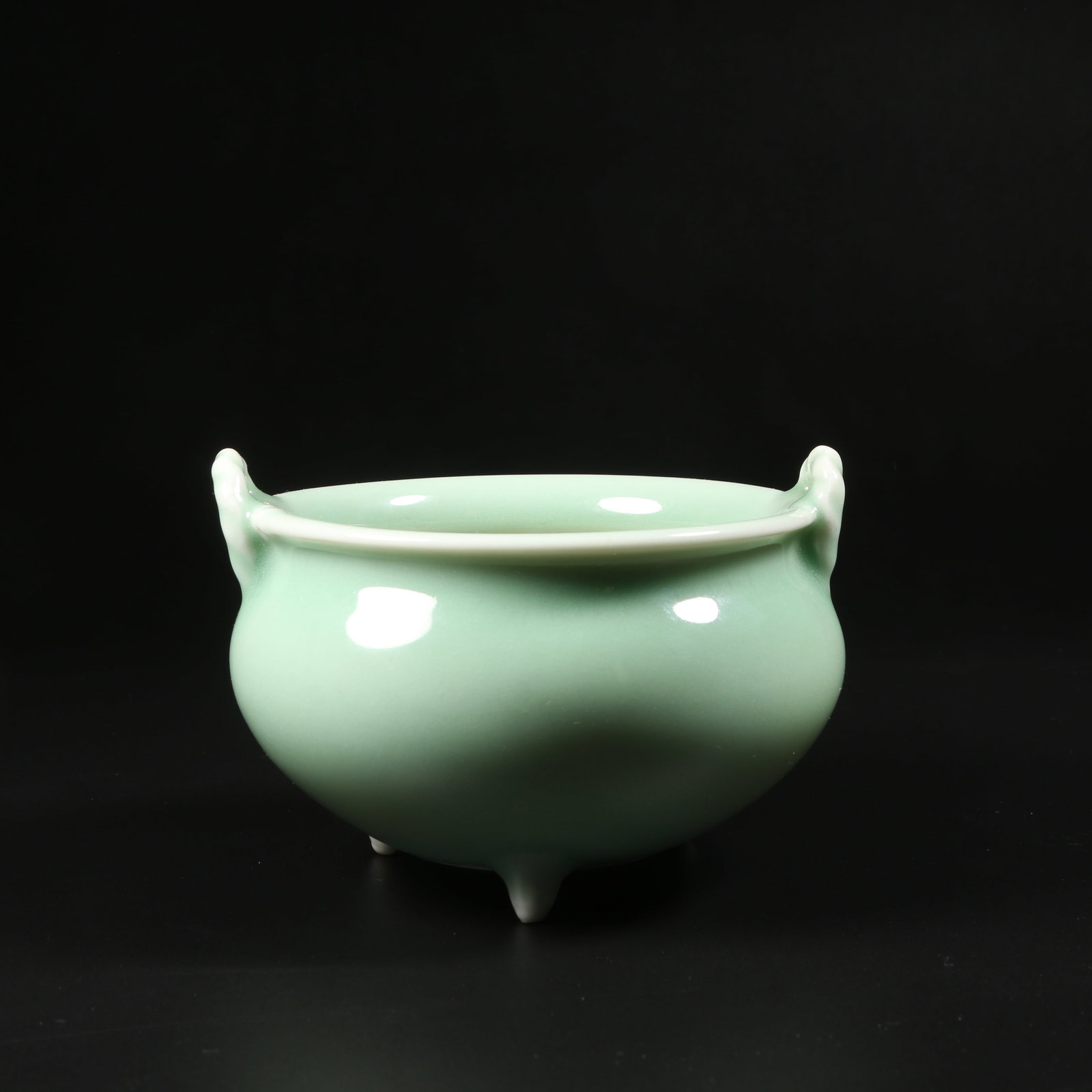 A CELADON-GLAZED CENSER (1 of 9)