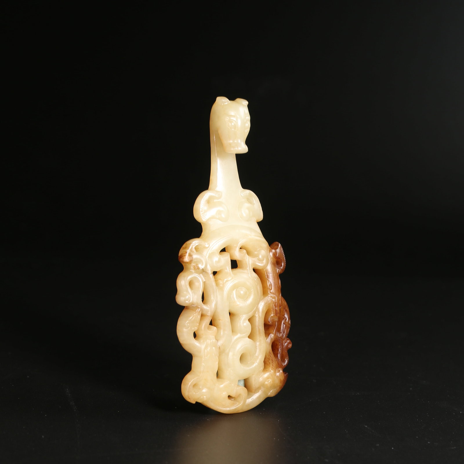 A HETIAN JADE BELT HOOK (1 of 12)