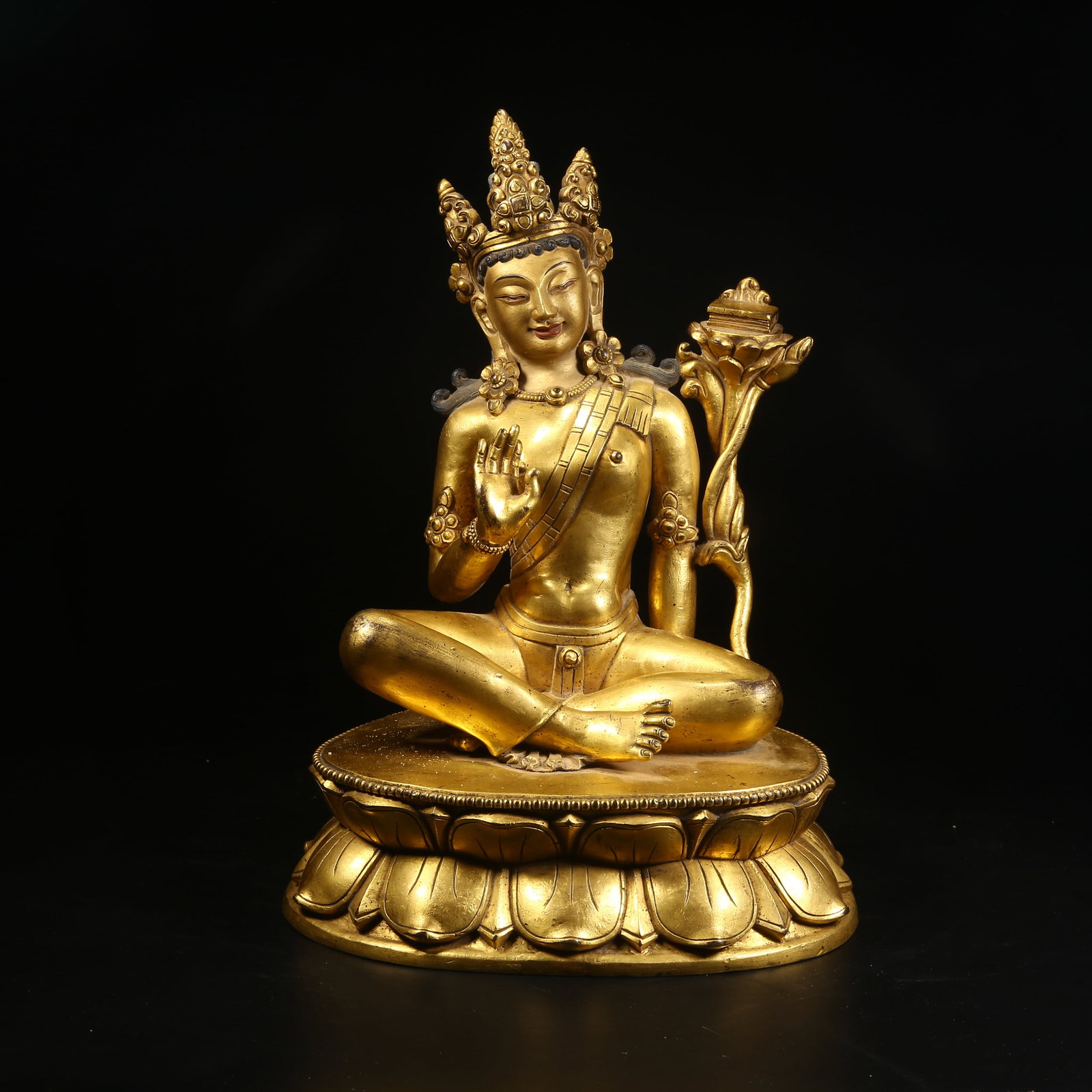 A GILT BRONZE STATUE OF FREE AND EASY AVALOKITESHVARA (1 of 9)