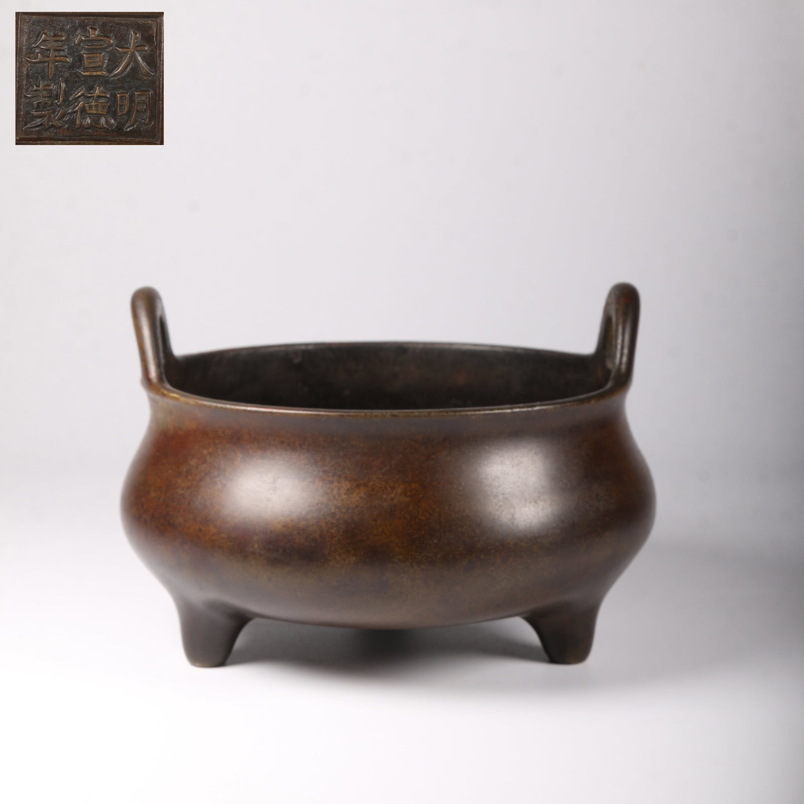 A BRONZE TRIPOD CENSER WITH UPRIGHT HANDLES (1 of 8)