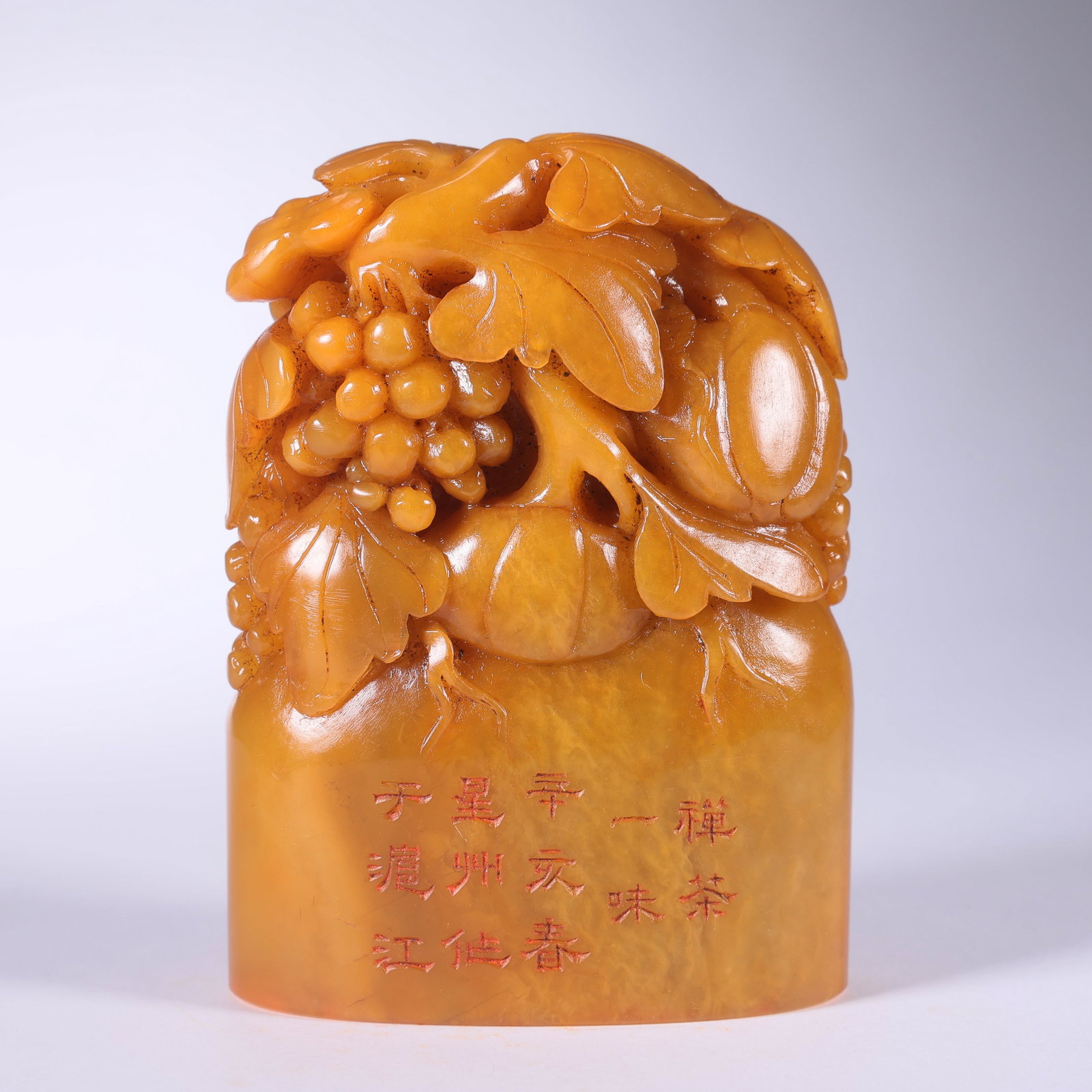 A TIANHUANG STONE OVAL SEAL WITH BUDDHA'S HAND GRAPES KNOB (1 of 9)