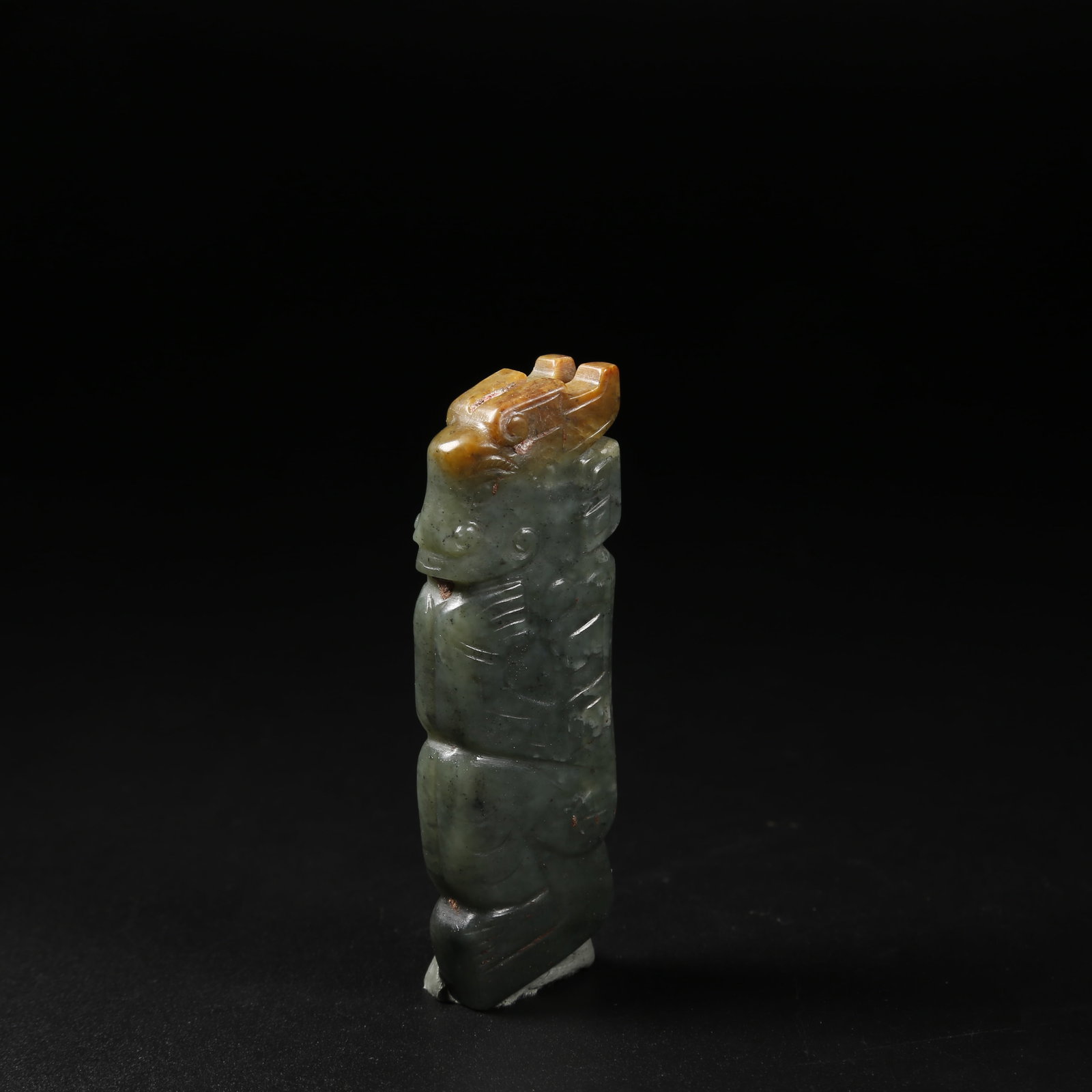 A ARCHAIC JADE PENDANT (1 of 8)