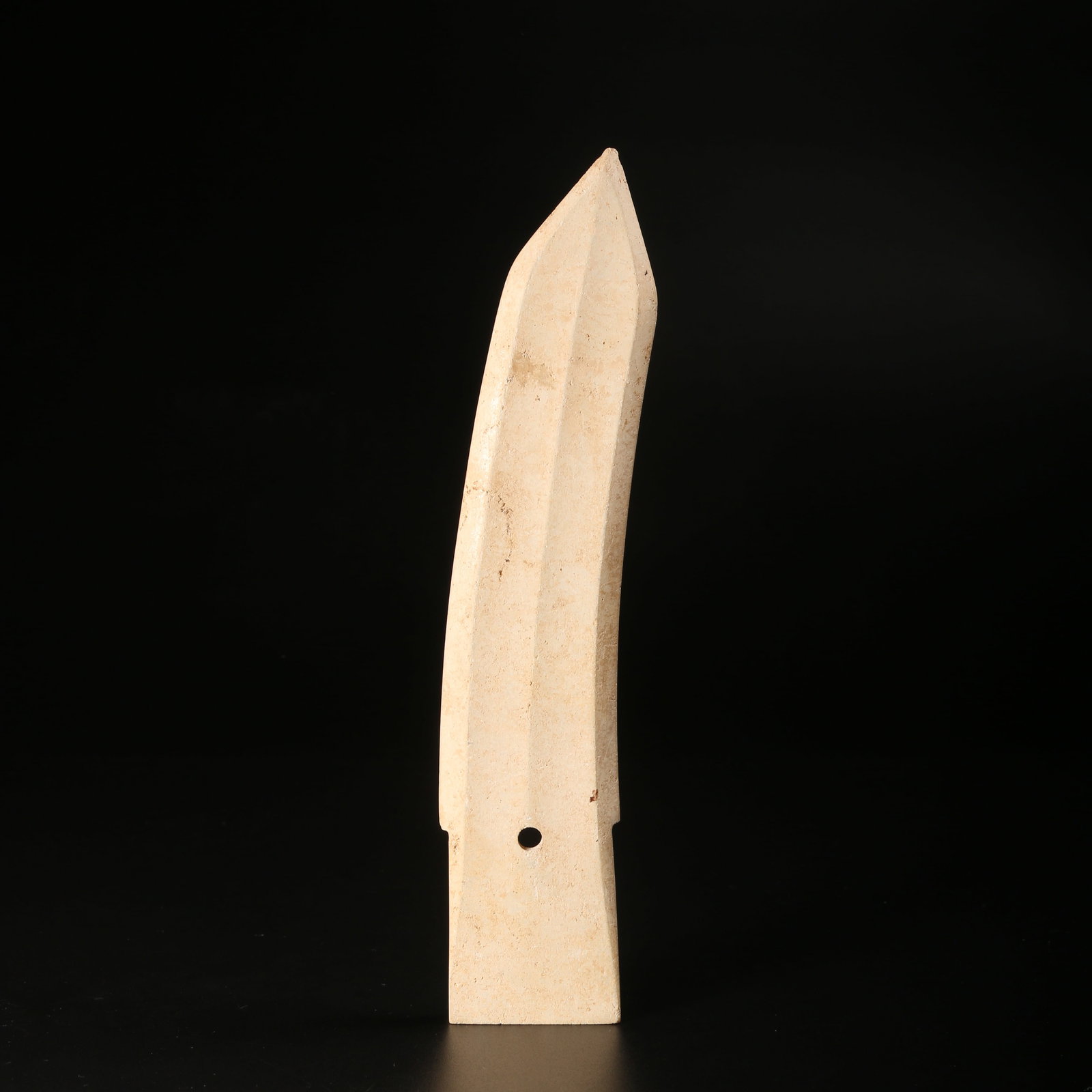 A ANCIENT JADE GE (DAGGER-AXE) (1 of 16)