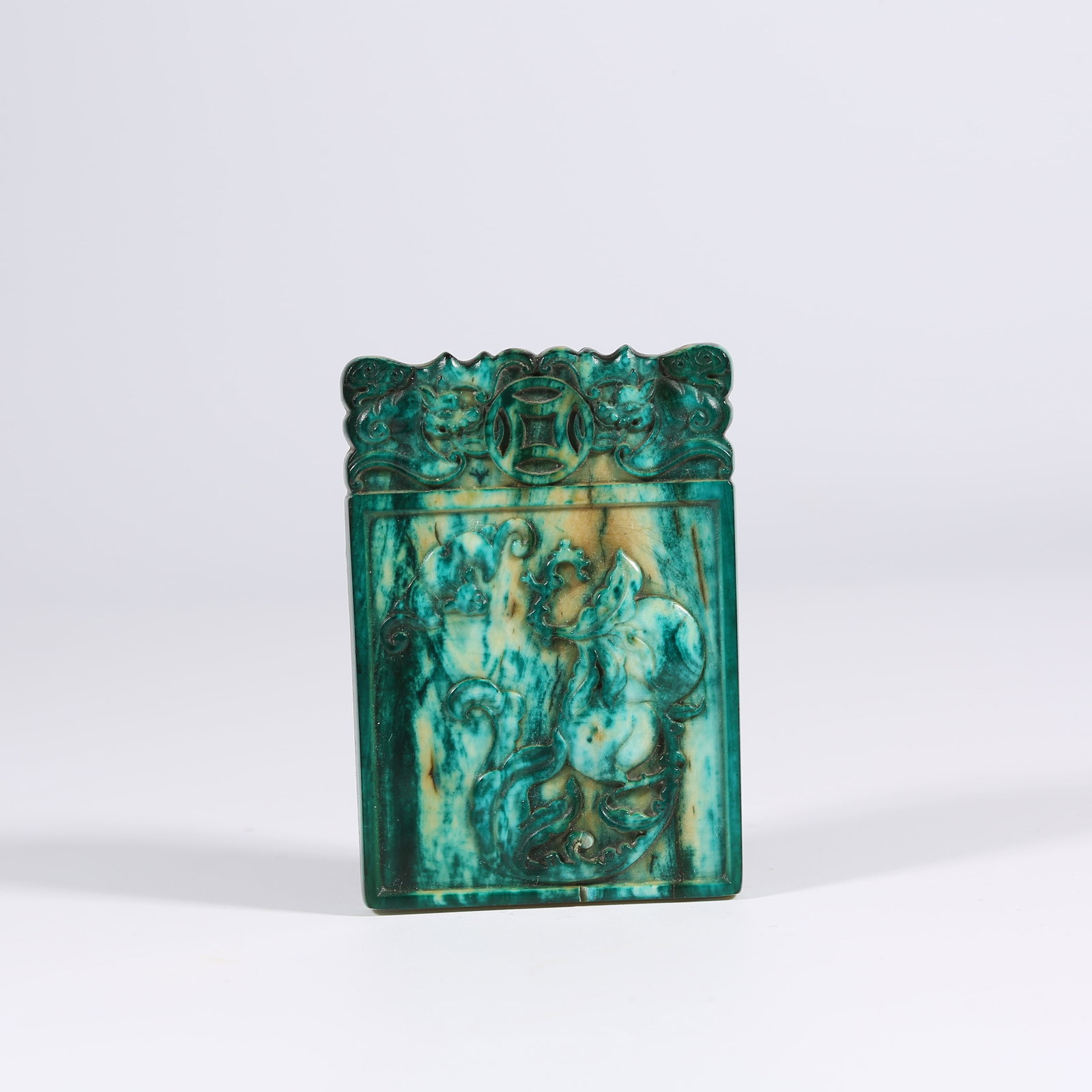 A QIUJUE PENDANT WITH FU SHOU (BLESSING AND LONGEVITY) MOTIF (1 of 8)