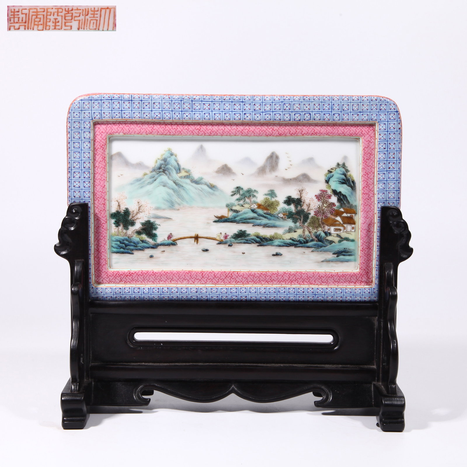 A WUCAI LANDSCAPE SCREEN VASE (1 of 8)