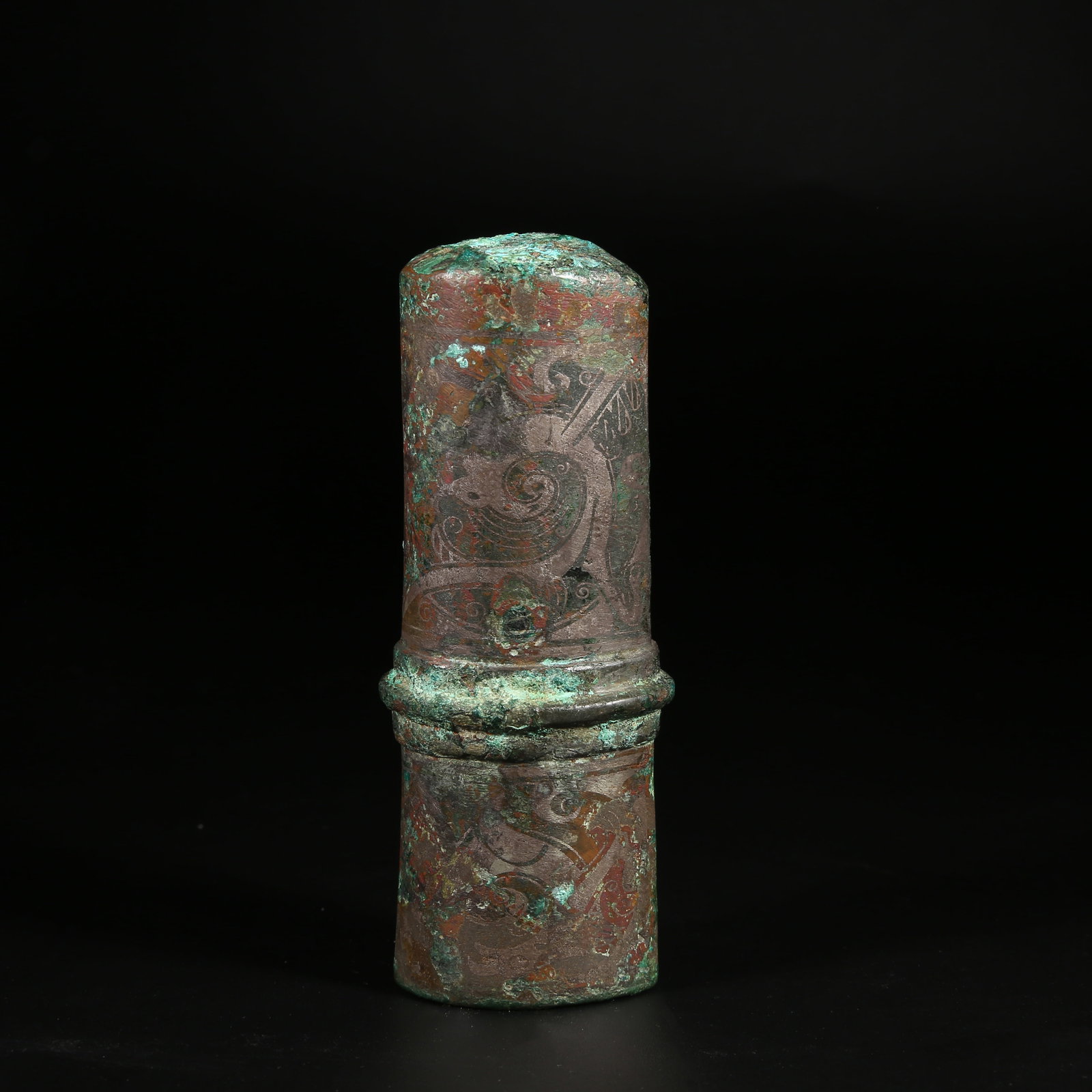 A BRONZE HANDLE INLAID WITH SILVER KUI-DRAGON PATTERN (1 of 9)