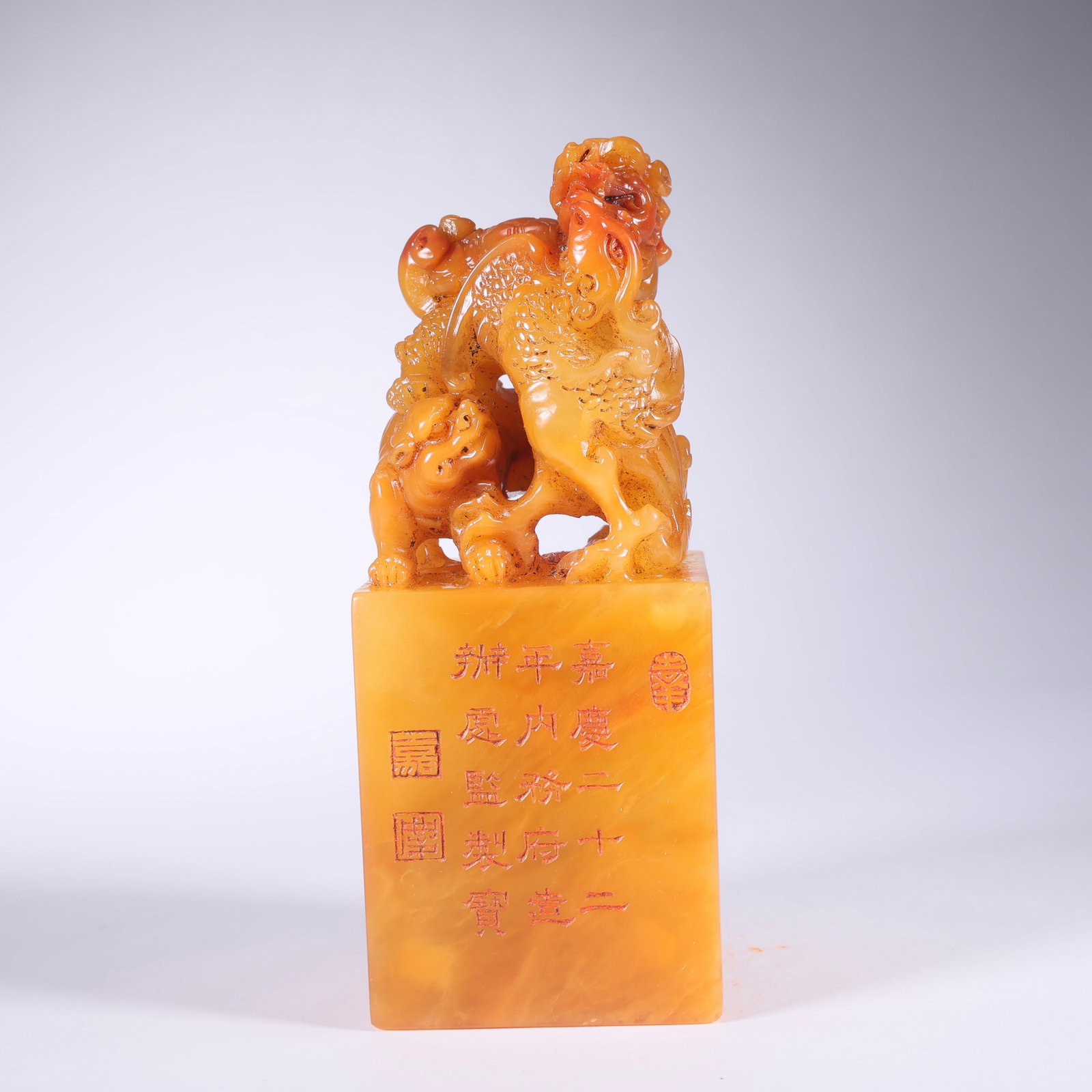 A TIANHUANG STONE SEAL WITH FOUR DEITIES KNOB (1 of 9)