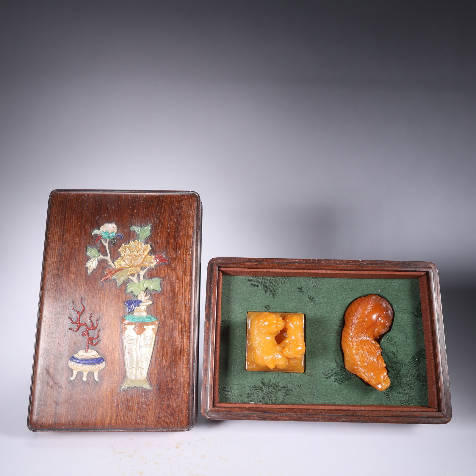 A TIANHUANG STONE SEAL SET WITH AUSPICIOUS BEASTS, INLAID IN WOODEN BOX, TWO PIECES (1 of 9)