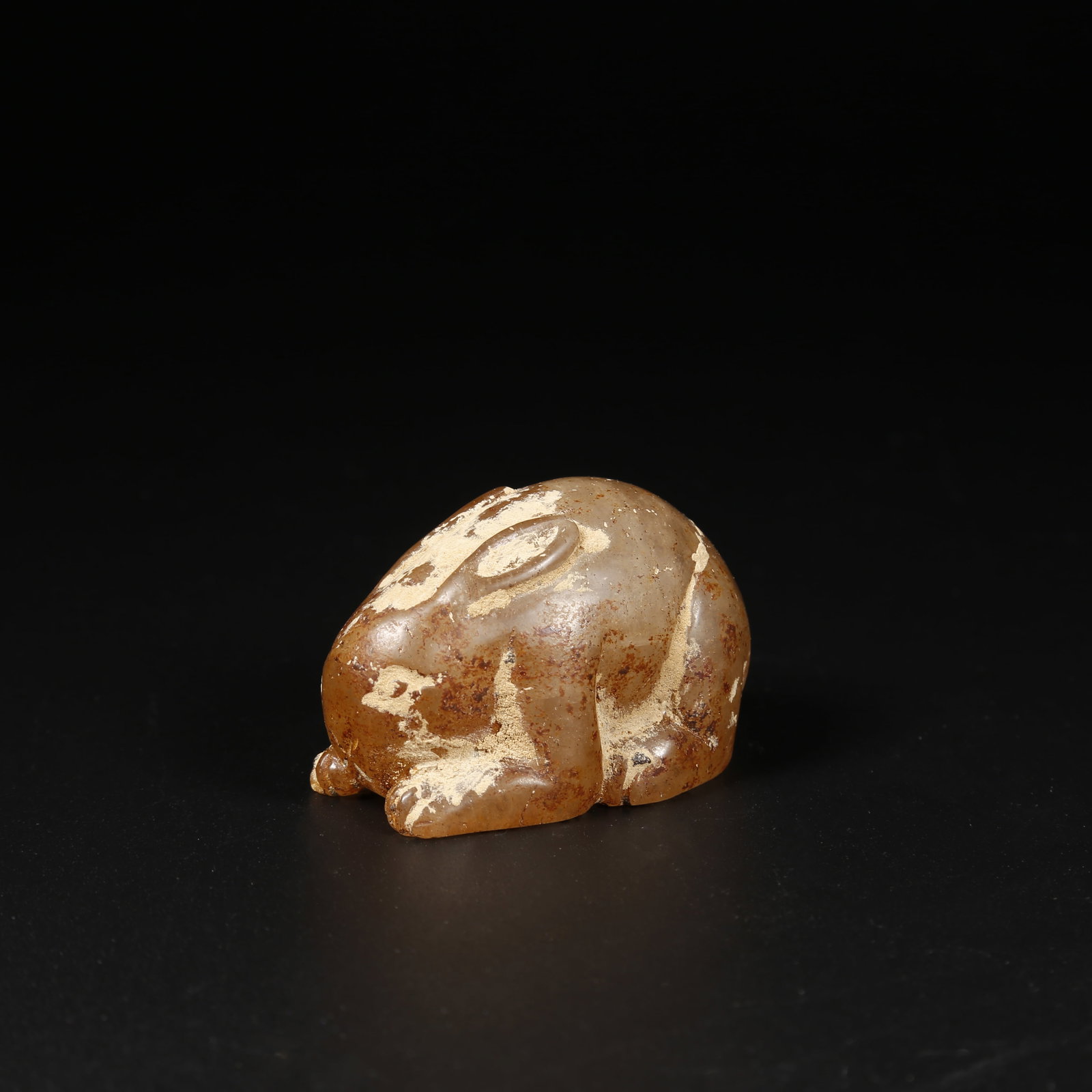 A CRYSTAL RABBIT FIGURINE (1 of 6)