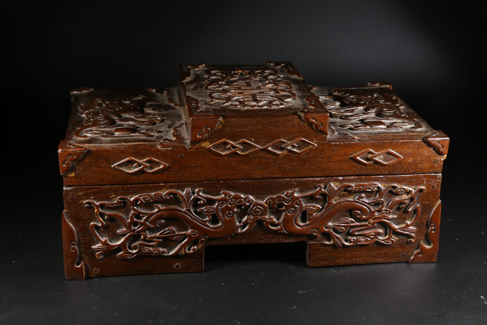 A ZITAN DRESSING BOX INLAID WITH SANDALWOOD AND KUI-DRAGON MOTIF (1 of 8)