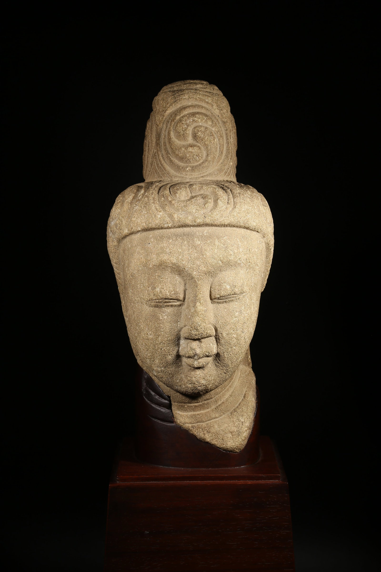 A BLUESTONE BODHISATTVA HEAD (1 of 10)