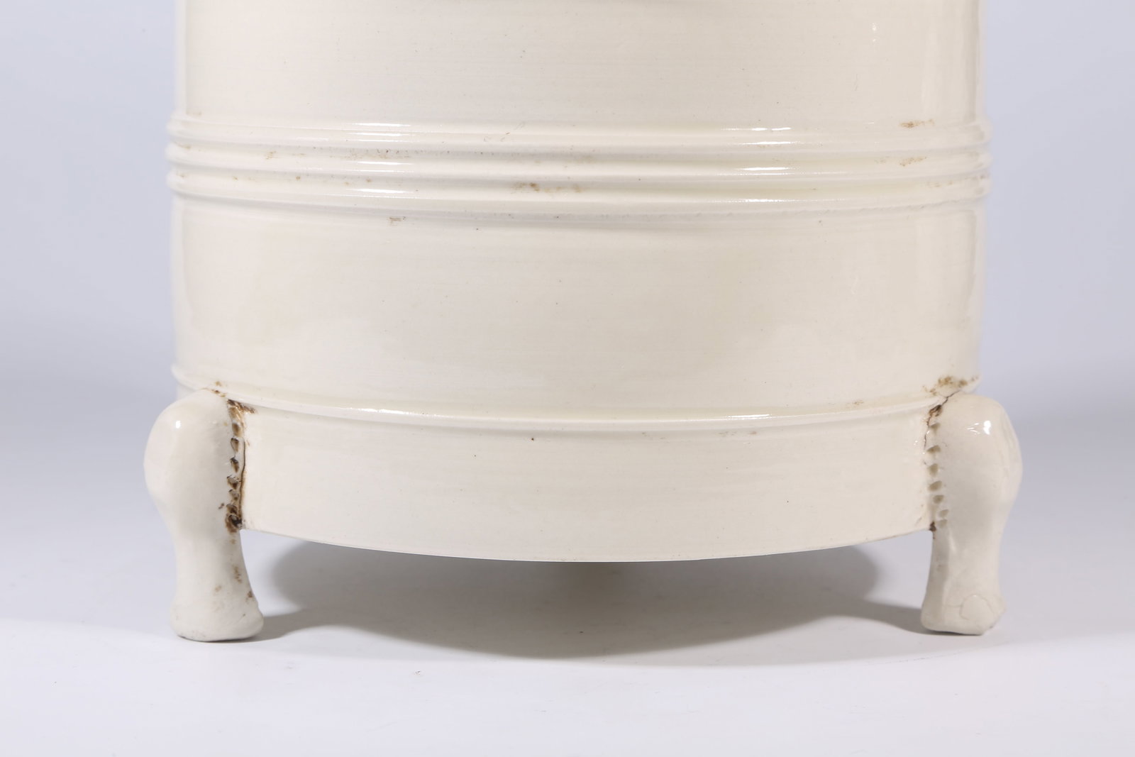A STRING-PATTERNED TRIPOD CENSER - 6