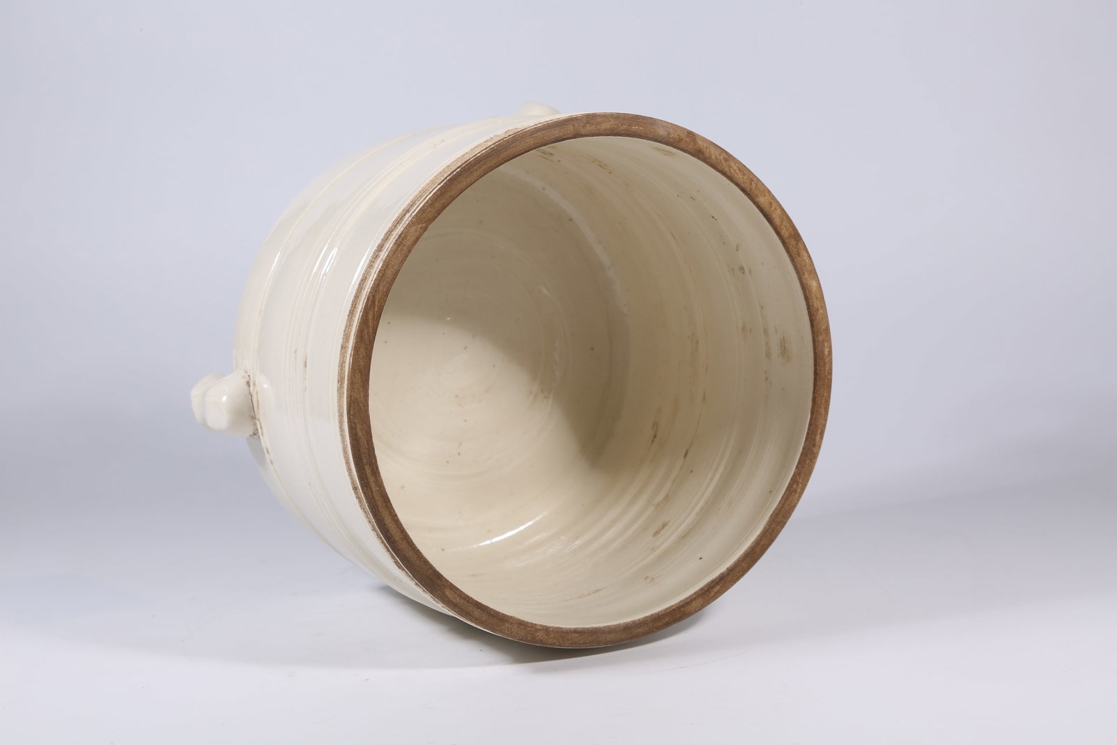 A STRING-PATTERNED TRIPOD CENSER - 8