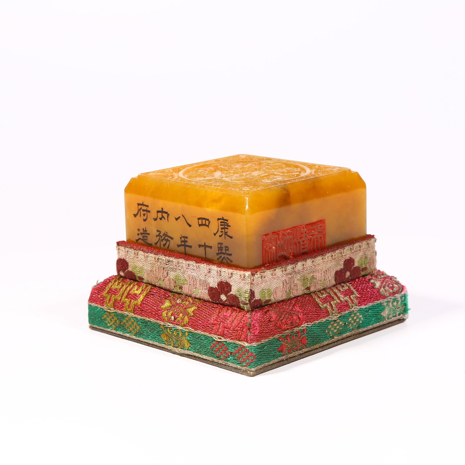 A SHOUSHAN TIANHUANG STONE SEAL WITH PHOENIX PATTERN: Shoushan Tianhuang stone seal with phoenix pattern