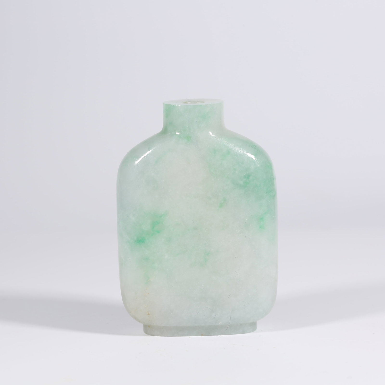 A JADEITE SNUFF BOTTLE (1 of 10)