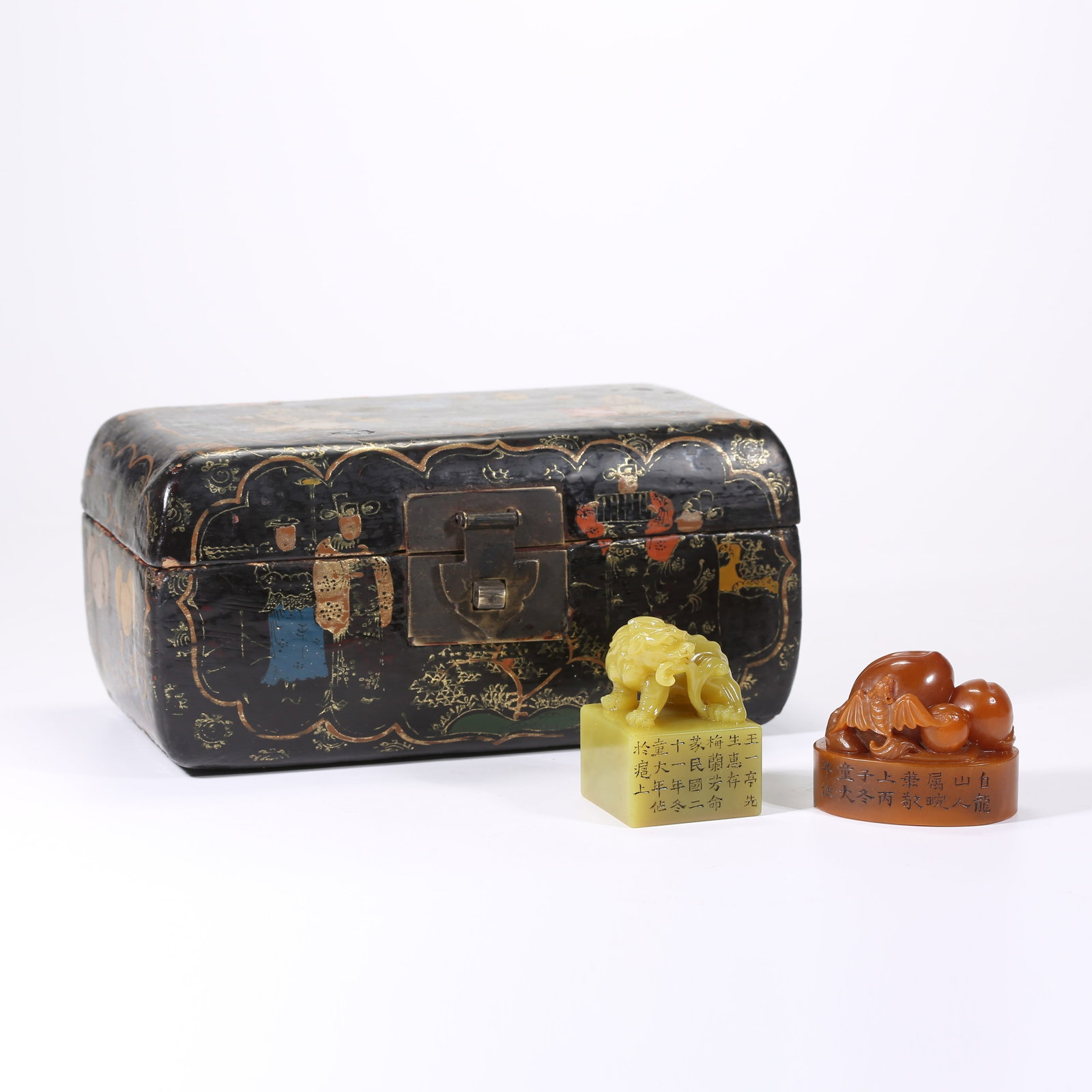 A PAIR OF SHOUSHAN TIANHUANG STONE SEALS WITH LONGEVITY-PEACH FINIALS: Pair of Shoushan Tianhuang stone seals with longevity-peach finials