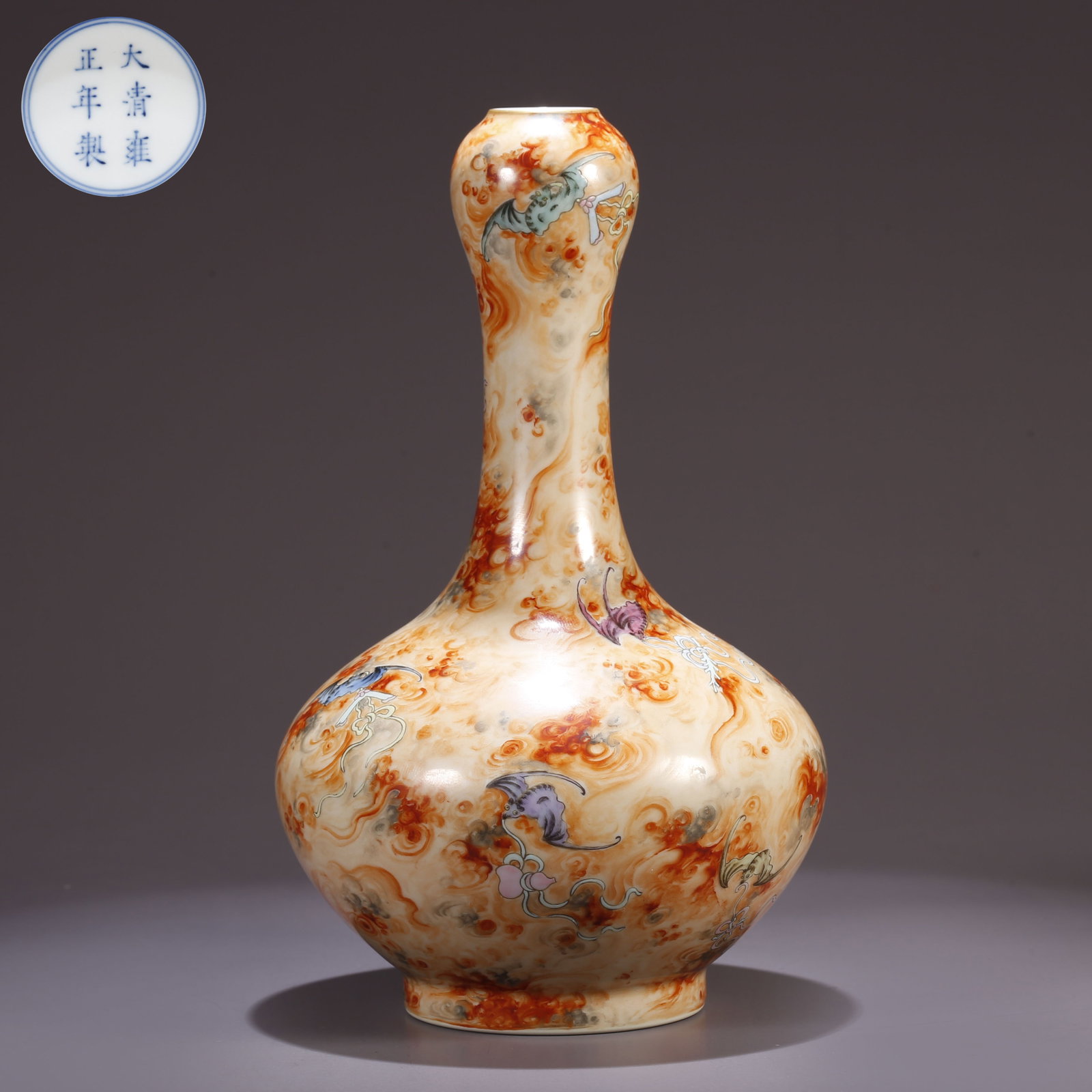 A MARBLED YELLOW-GLAZED GARLIC-HEAD VASE (1 of 9)