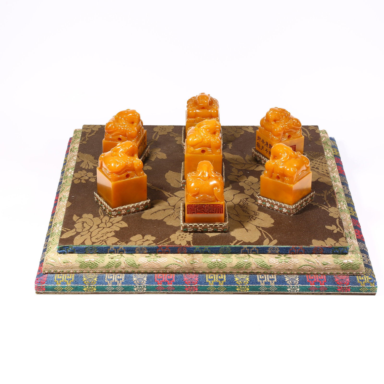 A SET OF SHOUSHAN TIANHUANG STONE SEALS WITH MYTHICAL BEAST KNOBS: Set of Shoushan Tianhuang stone seals with mythical beast knobs