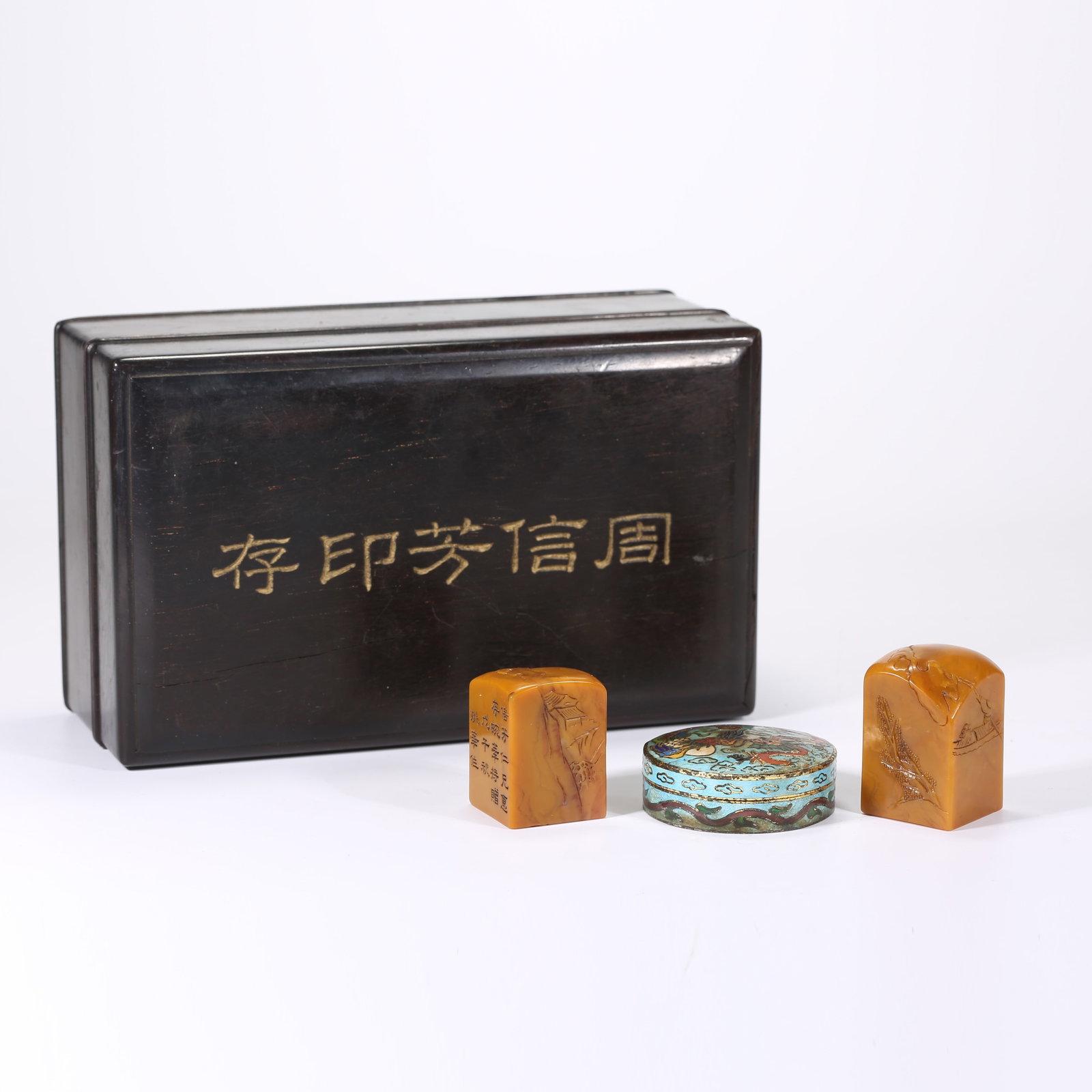A SET OF SHOUSHAN TIANHUANG STONE SEALS (1 of 10)