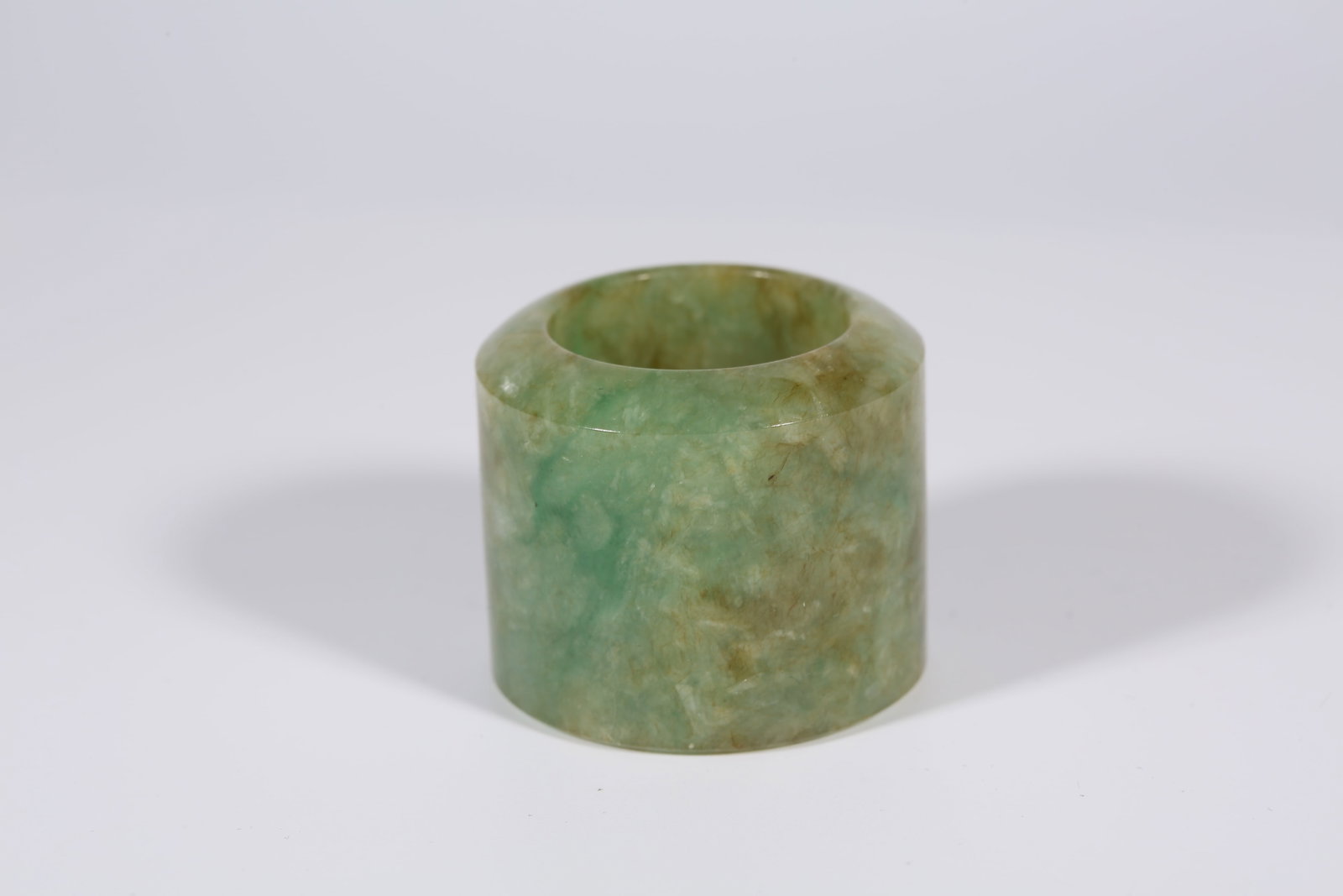 A JADEITE THUMB RING - 2