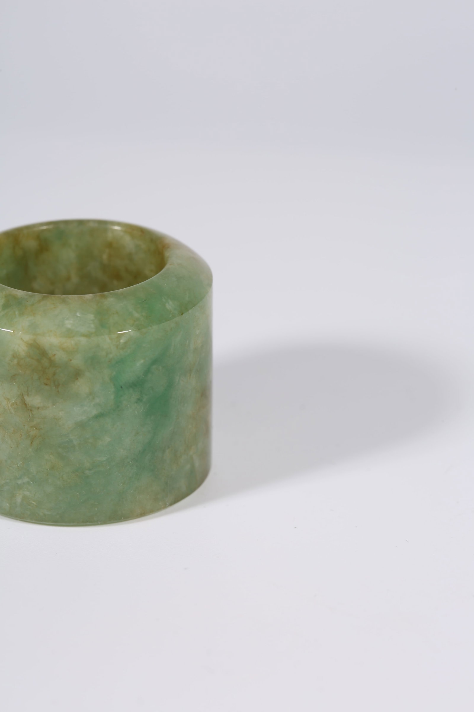 A JADEITE THUMB RING - 7